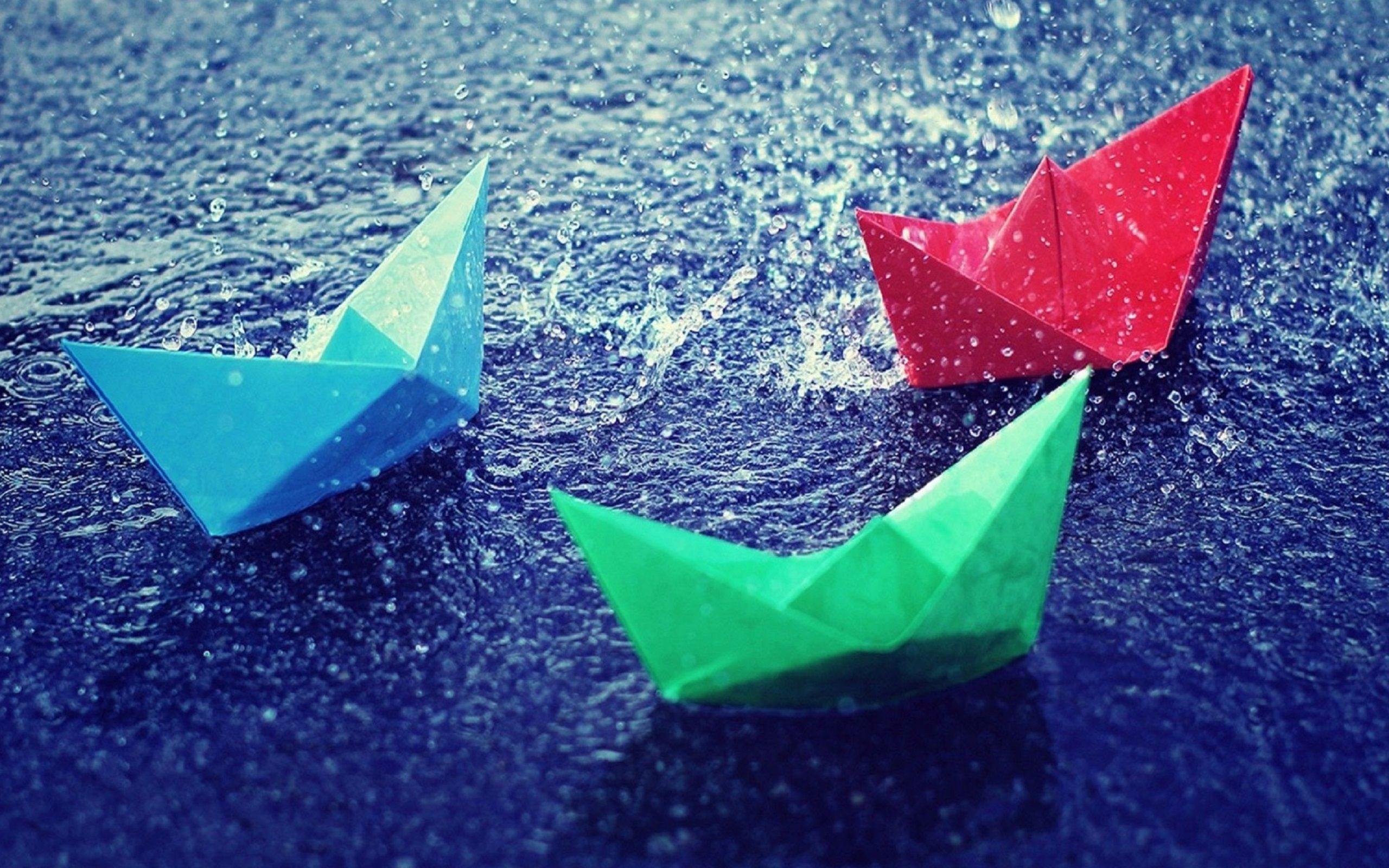 2560x1600 Colorful Paper Boats In The Rain Wallpaper
