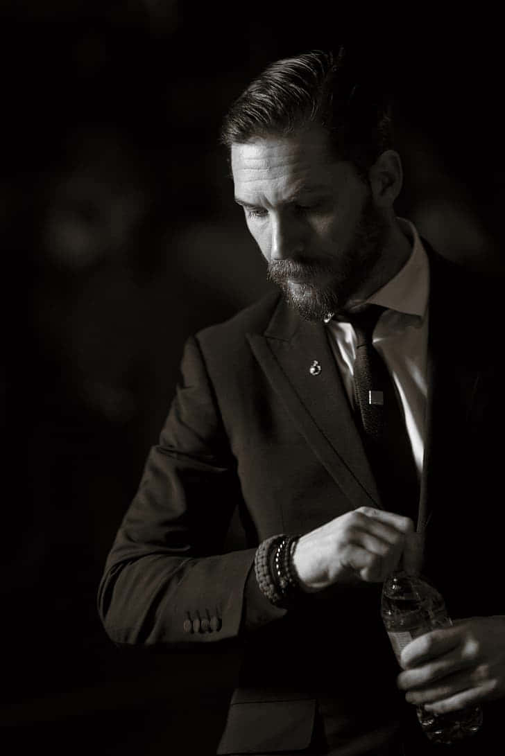 728x1091 Classic Men Suit Style Wallpaper