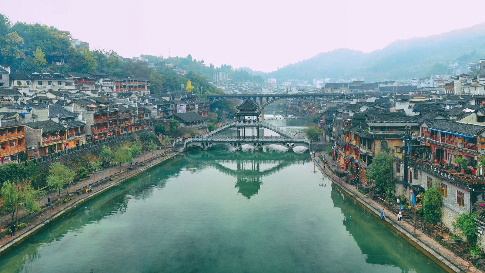 1600x900 Fenghuang Ancient Town, Hunan, Chin