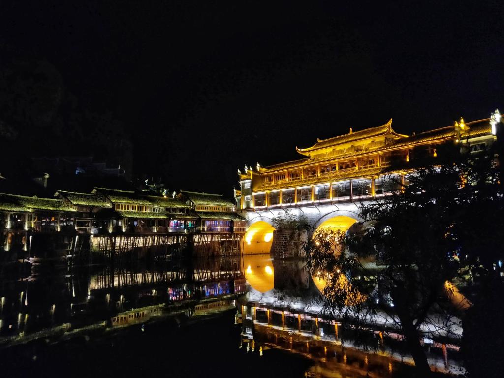 1024x768 Fenghuang Memory Linjiang Inn