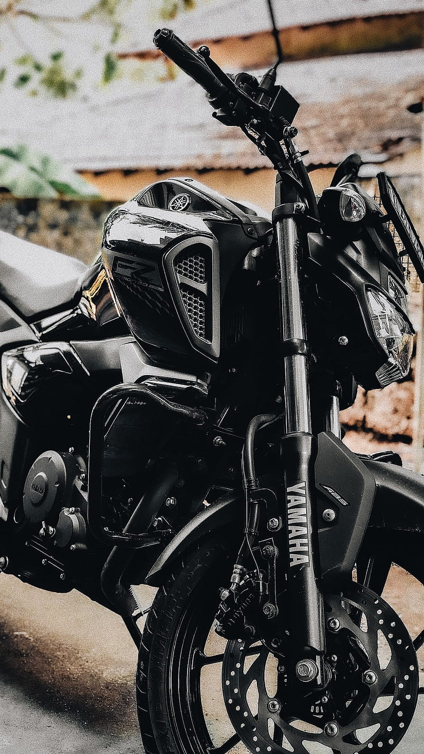 850x1510 Parked black Yamaha Y15ZR 150