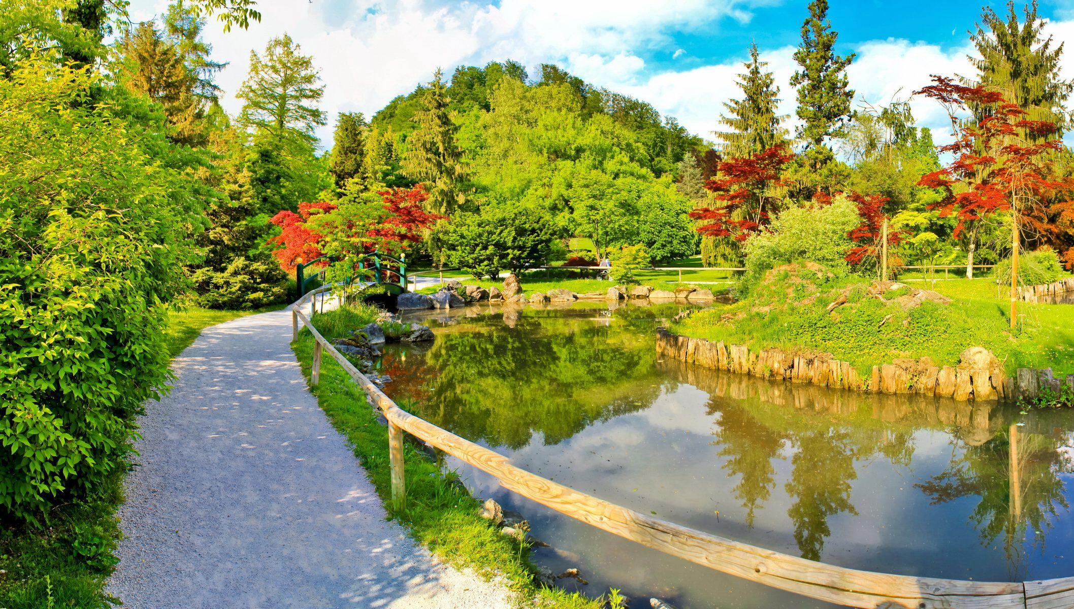 2115x1200 Garden Wallpaper