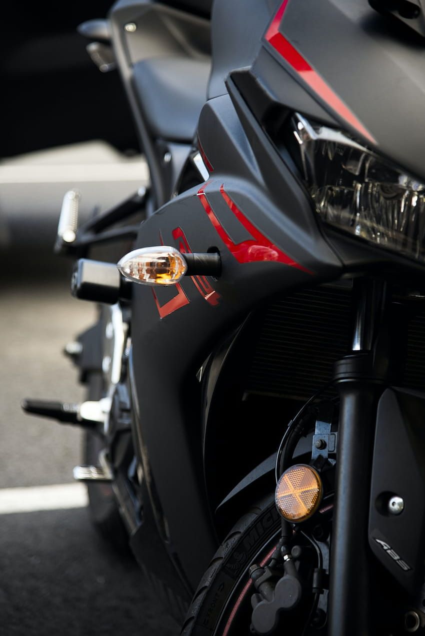 850x1273 Parked black Yamaha Y15ZR 150