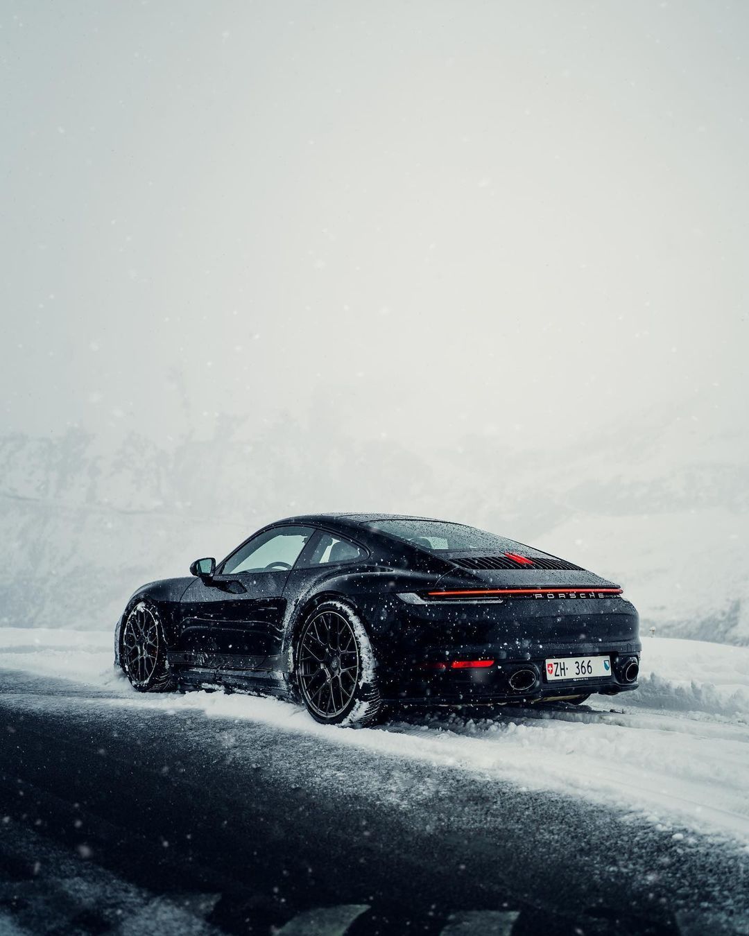 1080x1350 Porsche 992 [1080 x 1350]