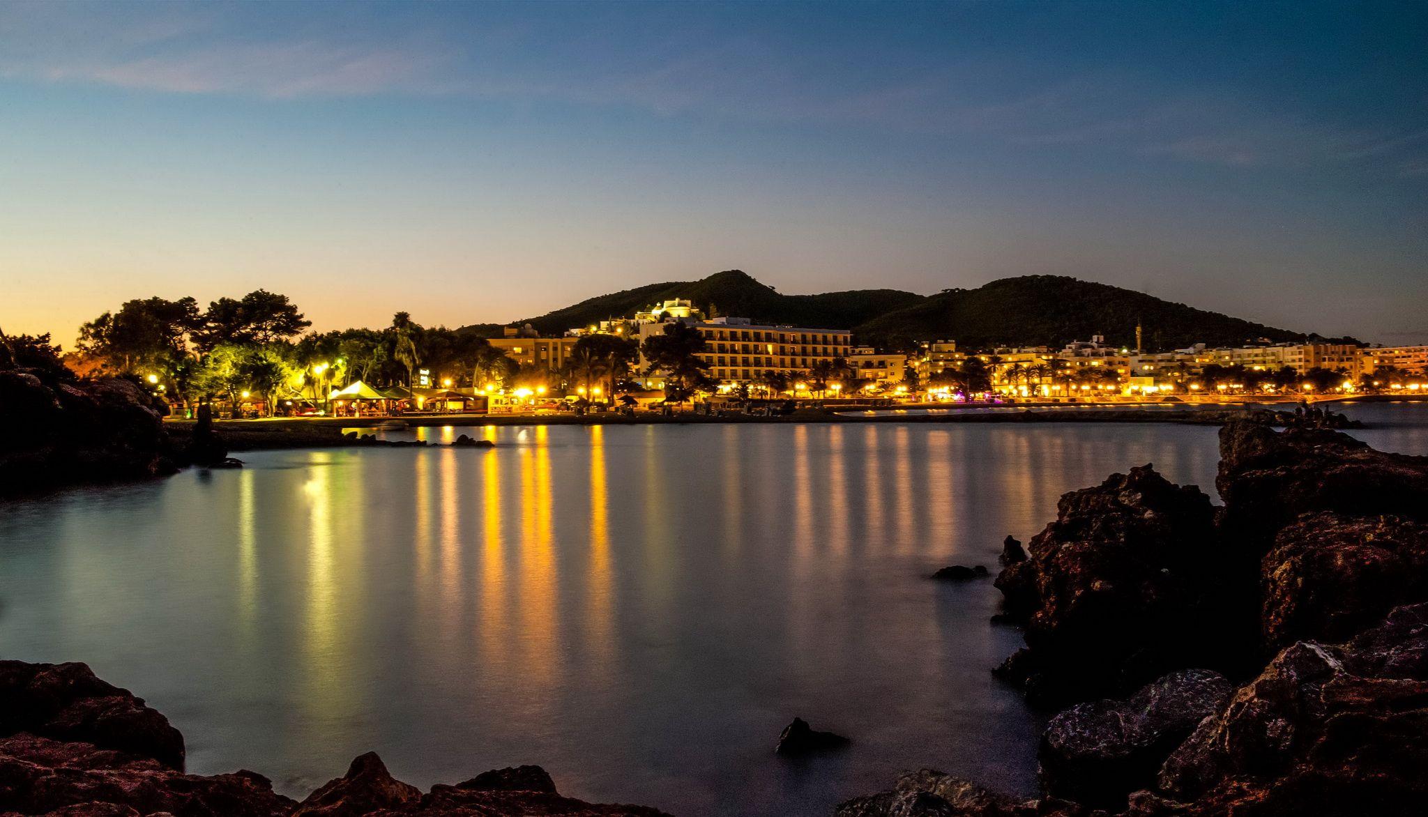 2048x1172 Ibiza Wallpaper 708.79 Kb