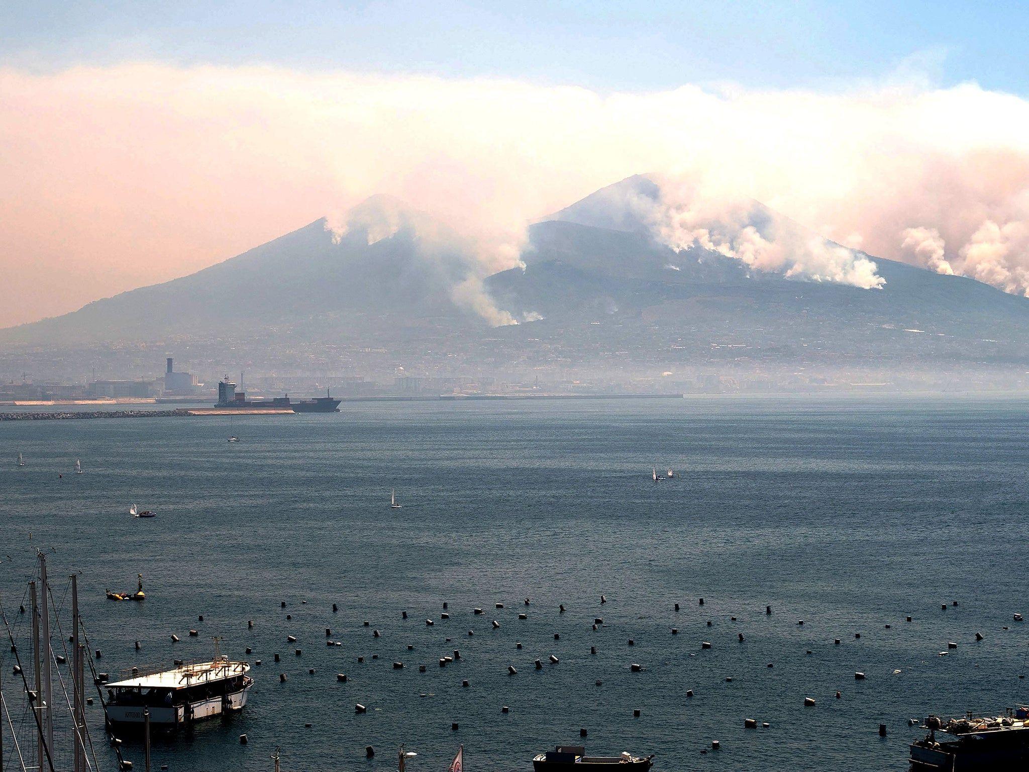 2048x1536 Mount Vesuvius news, breaking stories and comment