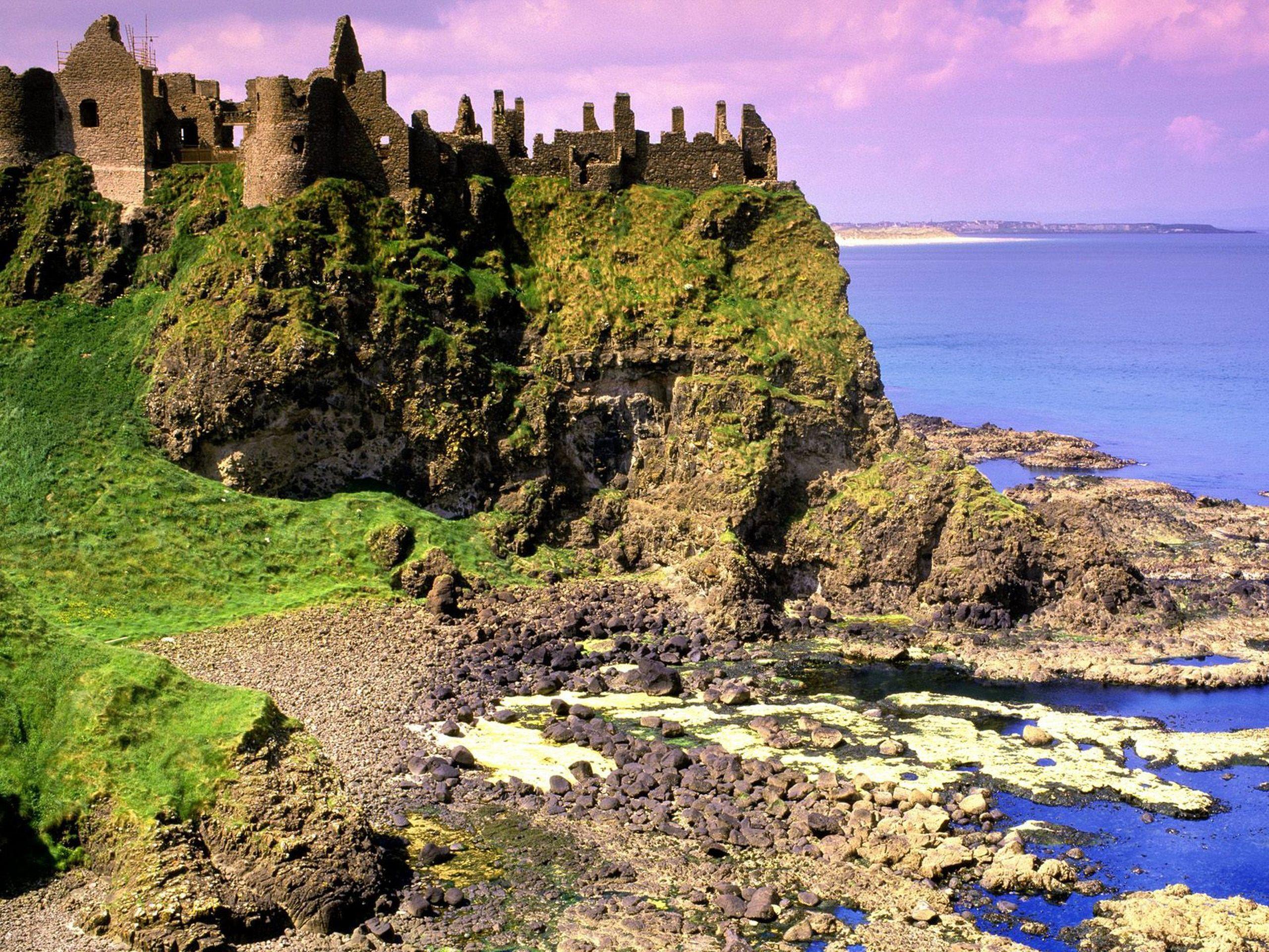 Ирландия. Замок Данлюс Северная Ирландия. Замок Данлюс (Антрим, Ирландия). Замок Данлюс. Графство Антрим.. Мохер скалы графство Клэр Ирландия замки.