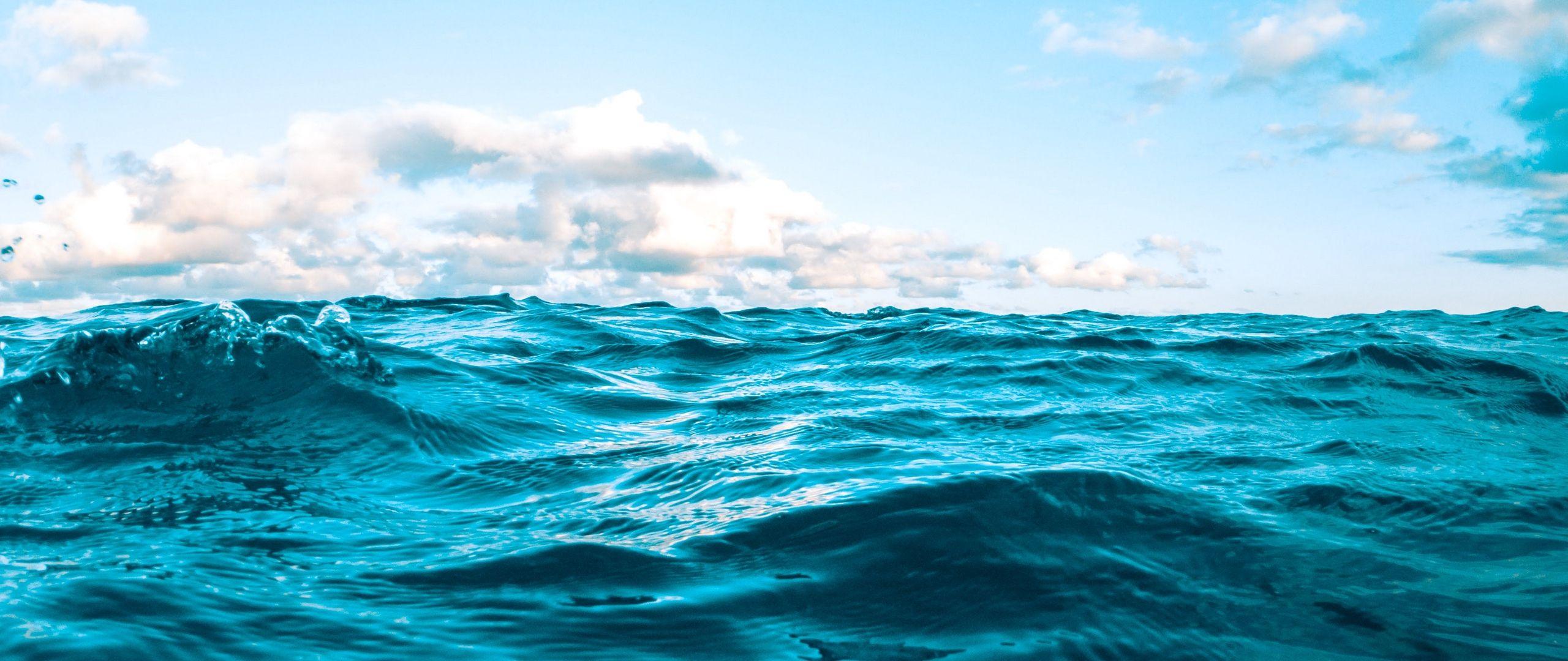 2560x1080 Download wallpaper 2560x1080 water, sea, ripples, waves, sky
