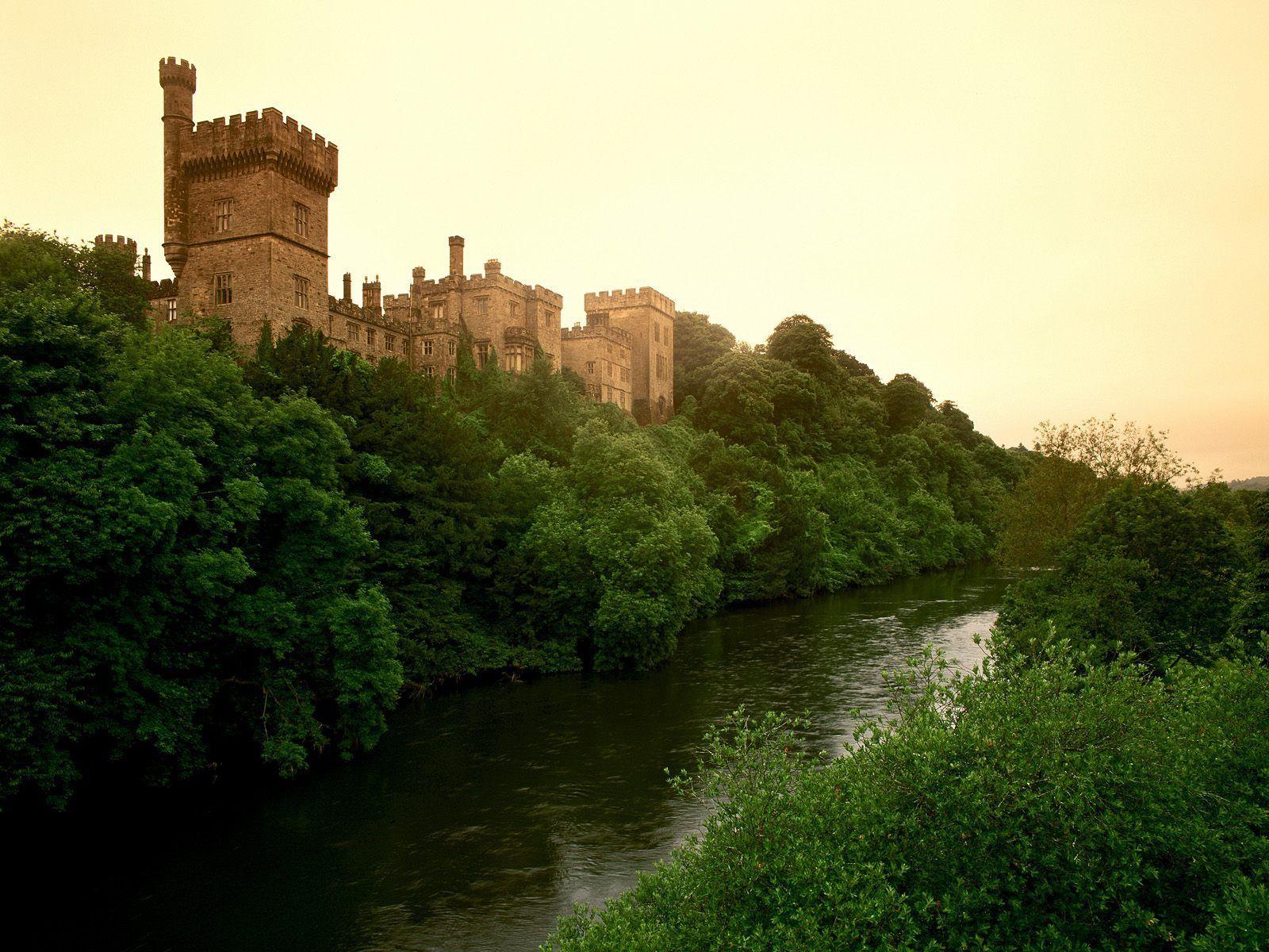 1600x1200 Castle in Ireland