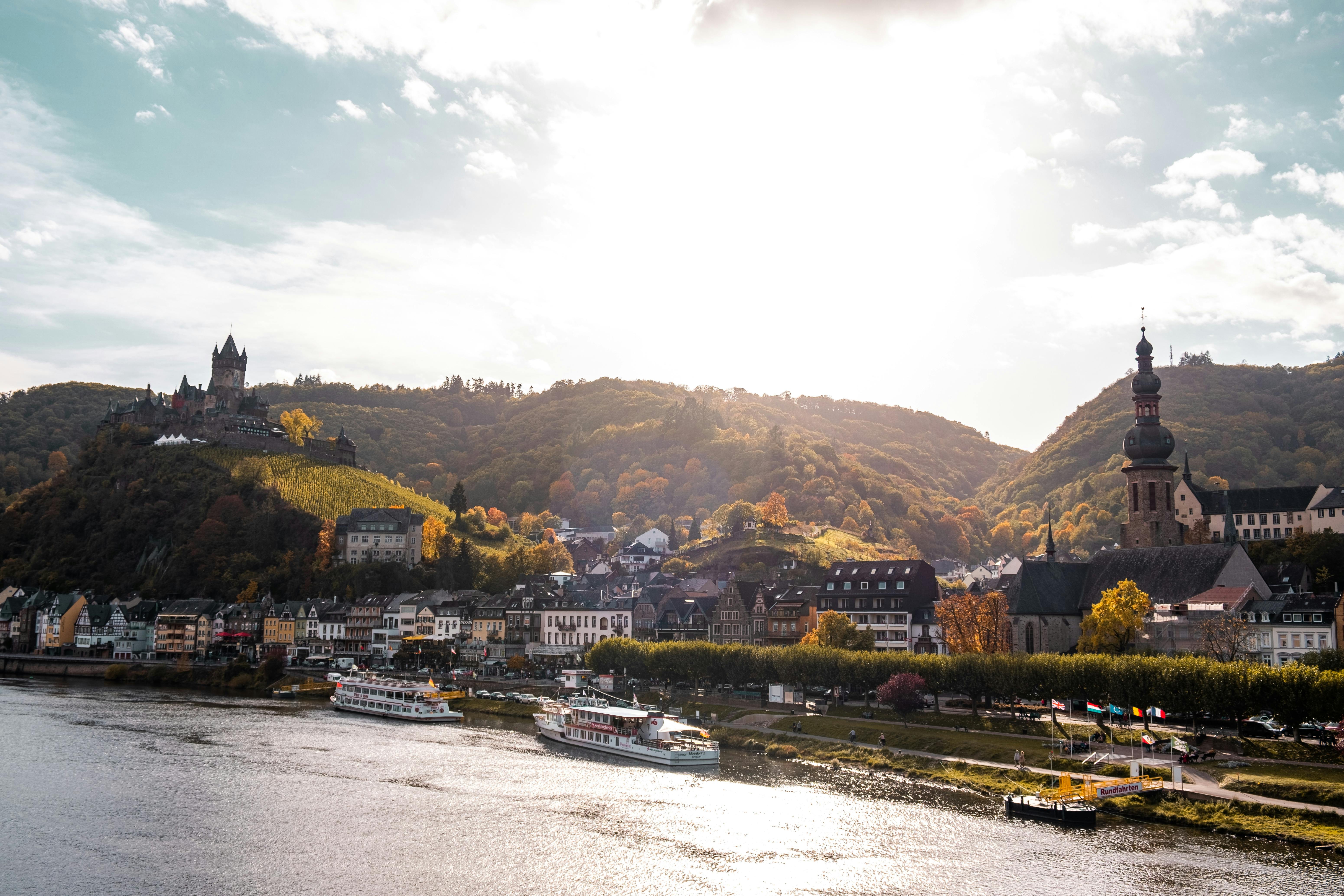6201x4134 Horseshoe Bend of the Moselle River
