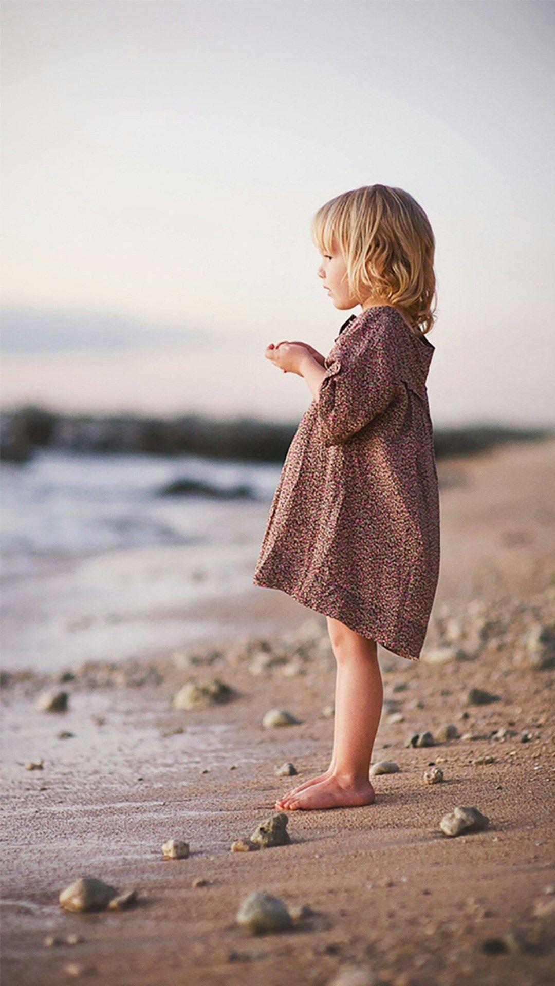1080x1920 Cute Lovely Little Girl Beach Watching iPhone 8 Wallpaper