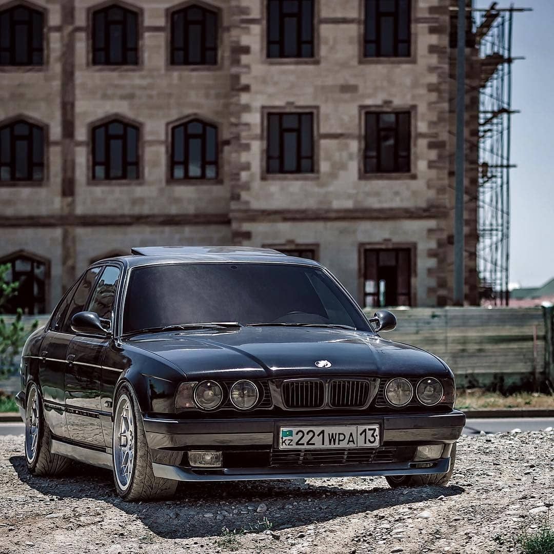 1080x1080 BMW E34