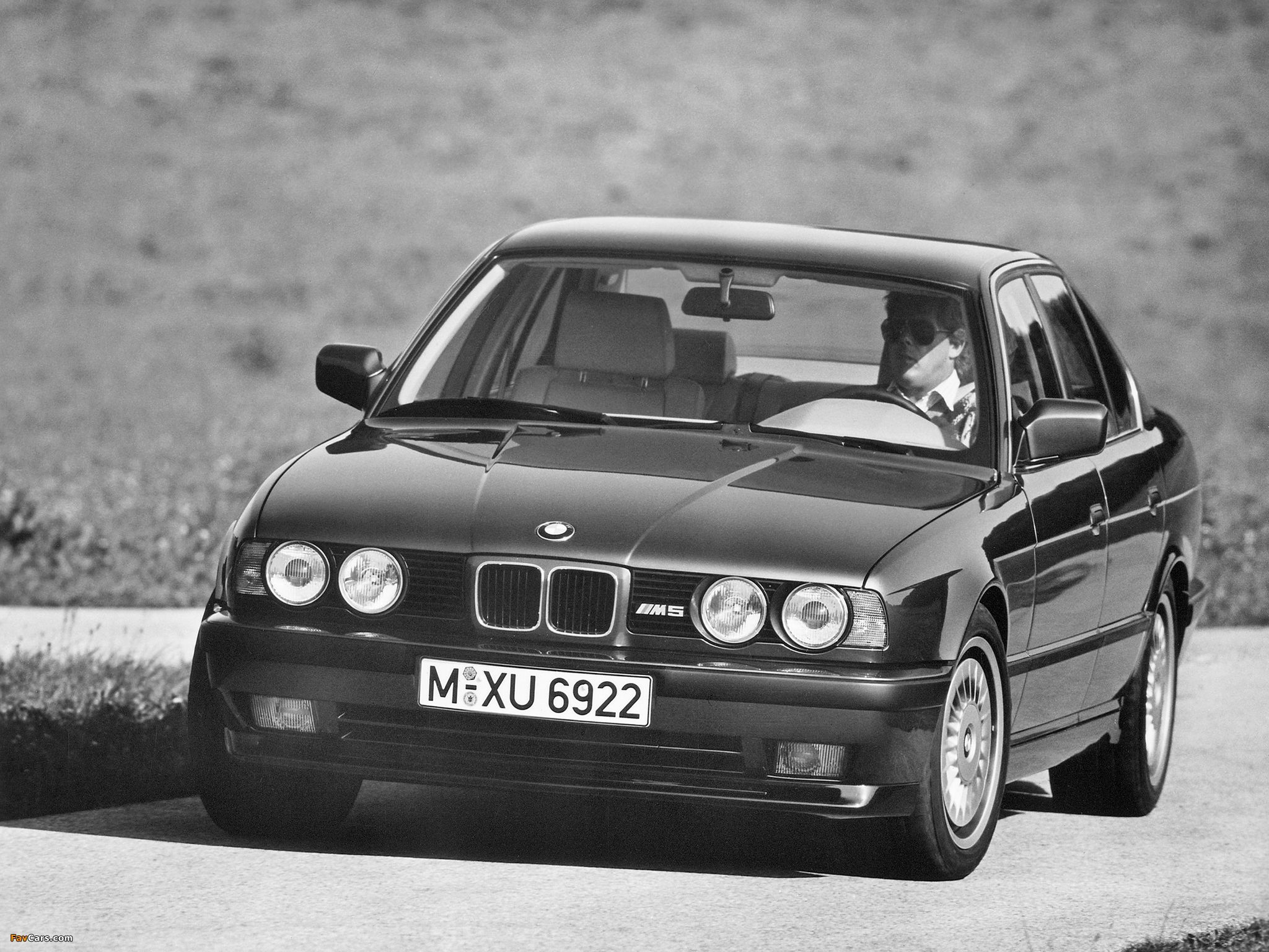 2048x1536 BMW M5 (E34) 1988–92 image (2048x1536)