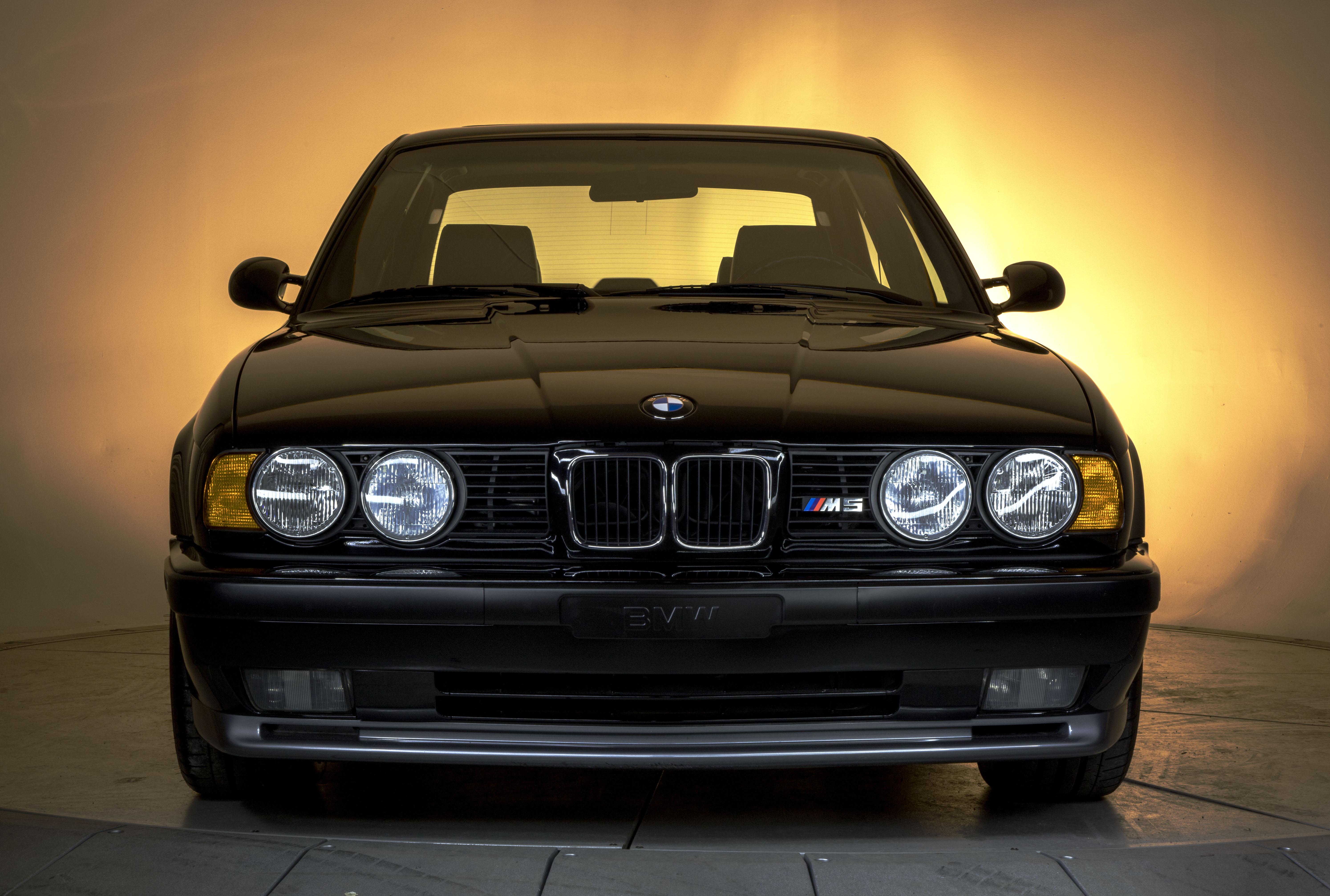 5977x4028 Mile E34 M5 Love