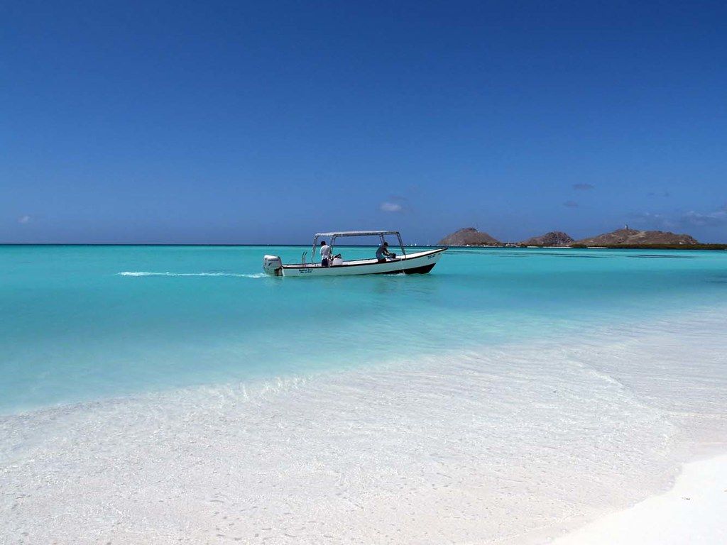 1024x768 Clear Waters Roques Venezuela