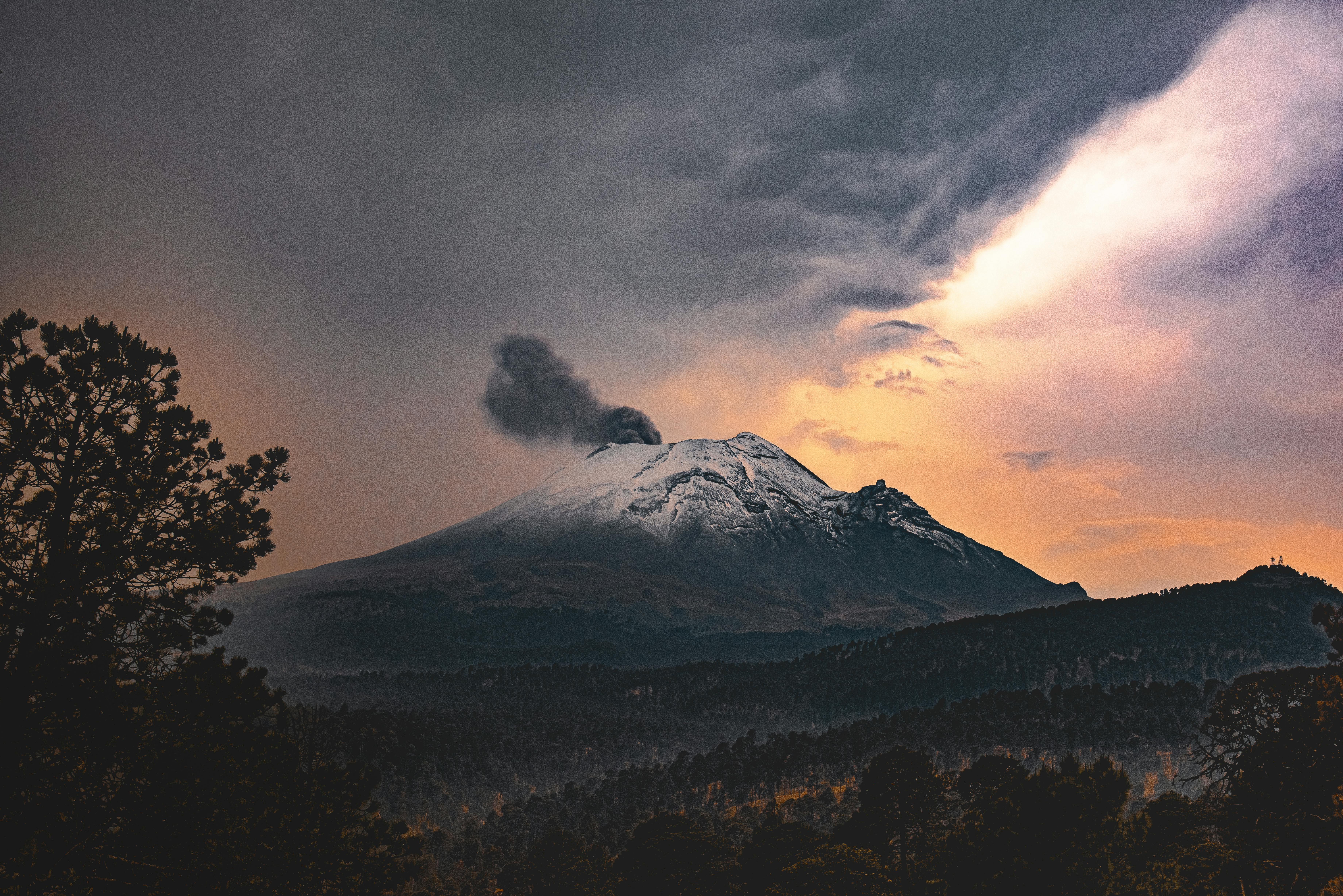 7360x4912 Popocatepetl at Sunset · Free