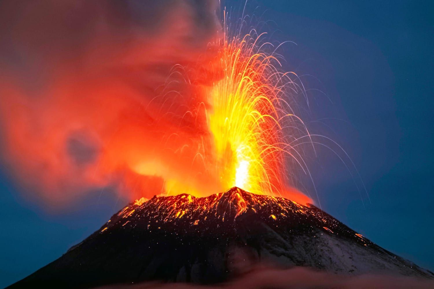 1500x1000 Volcano spews ash over Mexico City