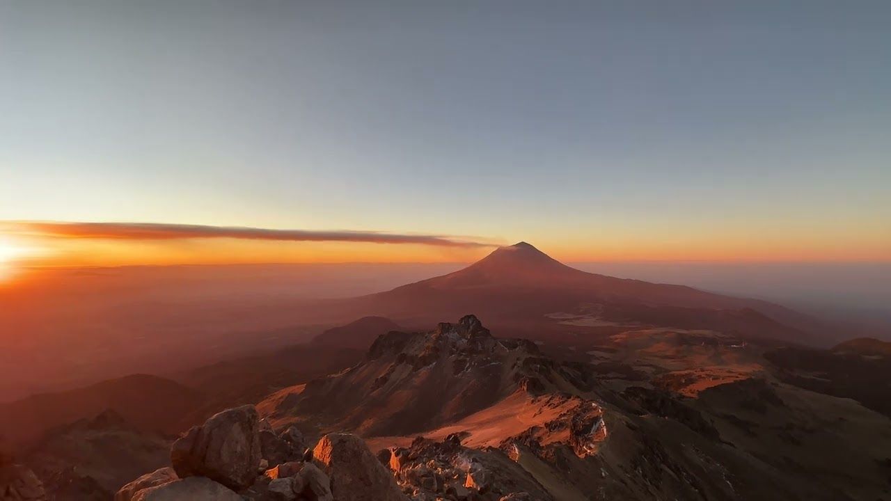 1280x720 Hiking Volcán Iztaccíhuatl in Mexico