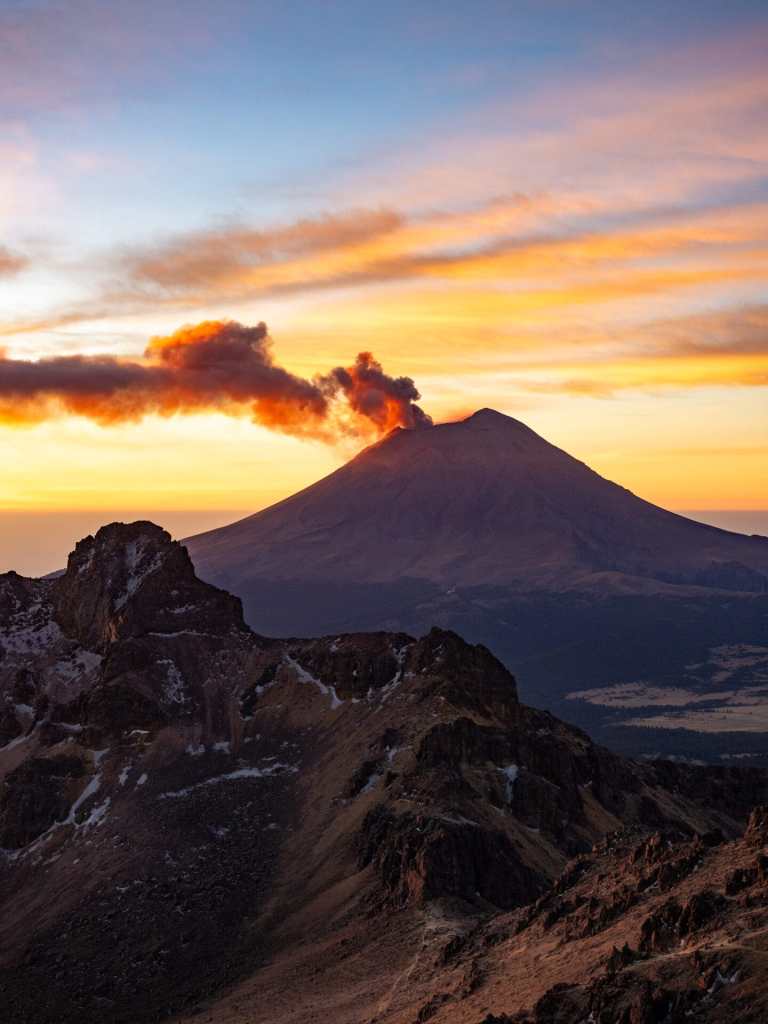 768x1024 Iztaccíhuatl climbing guide: summiting