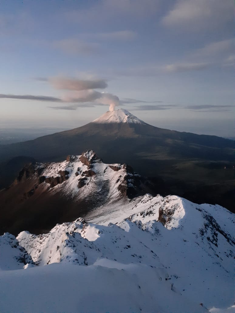 774x1032 Iztaccihuatl (Mexico) in summer