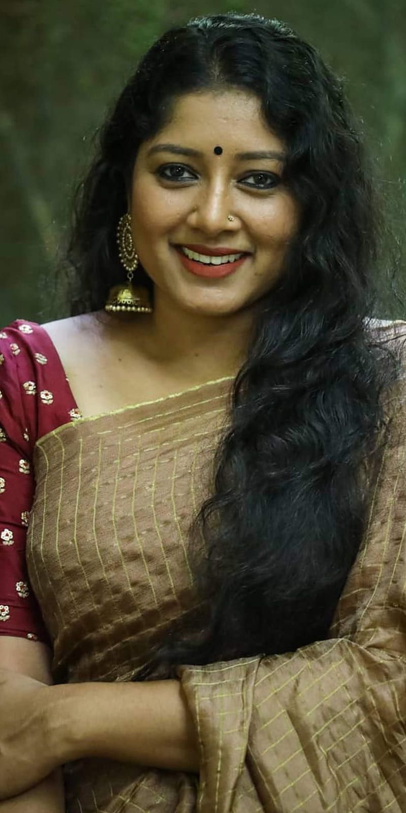 800x1600 1242x2688px, 2K free download. Anumol, actress, film, kerala, malayalam, mallu girl, mollywood, HD phone wallpaper