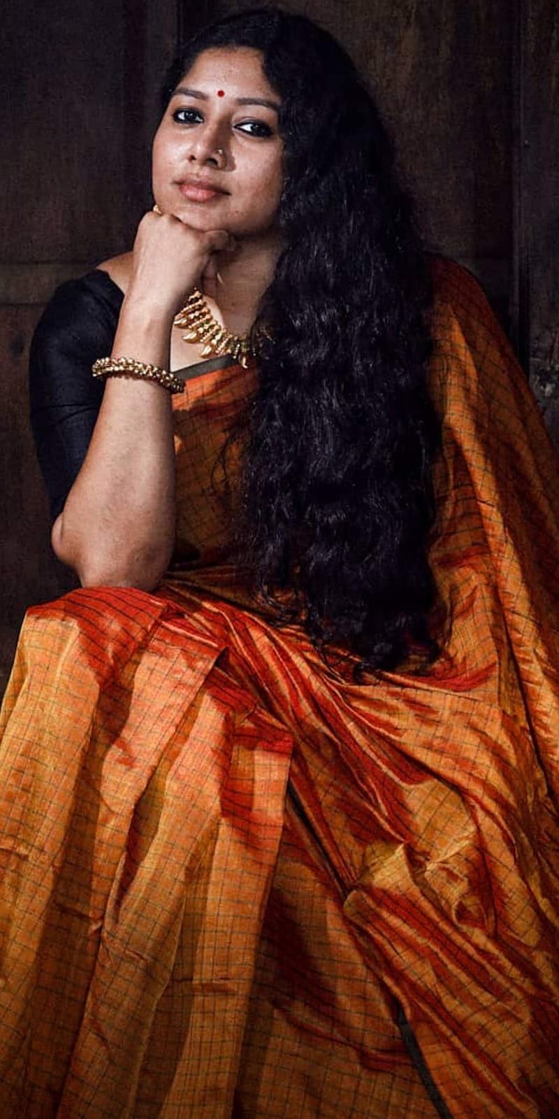 800x1600 Anumol, actress, film, kerala, malayalam, mallu girl, mollywood, HD phone wallpaper