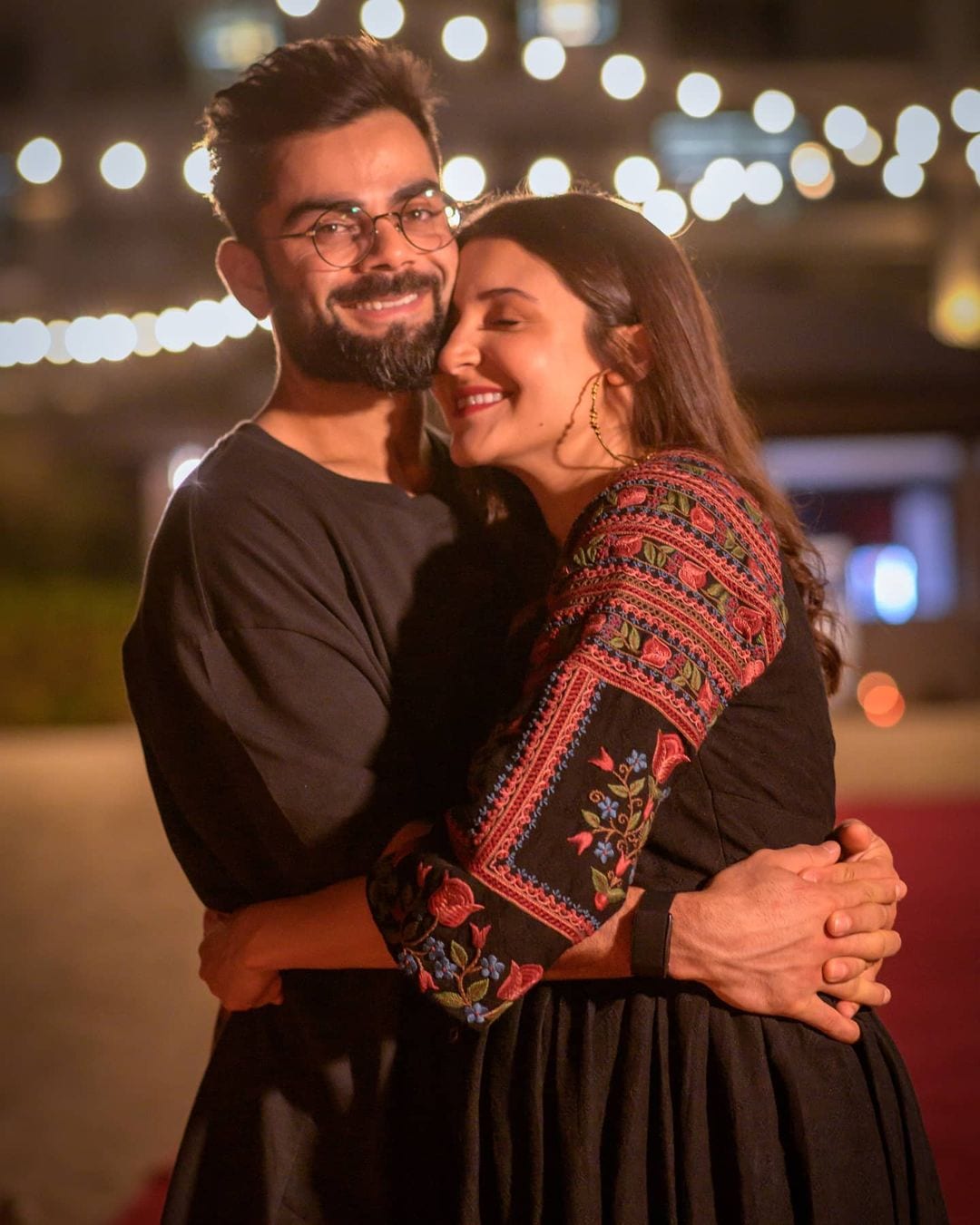 1080x1351 Virat Kohli, Anushka Sharma Give Fans