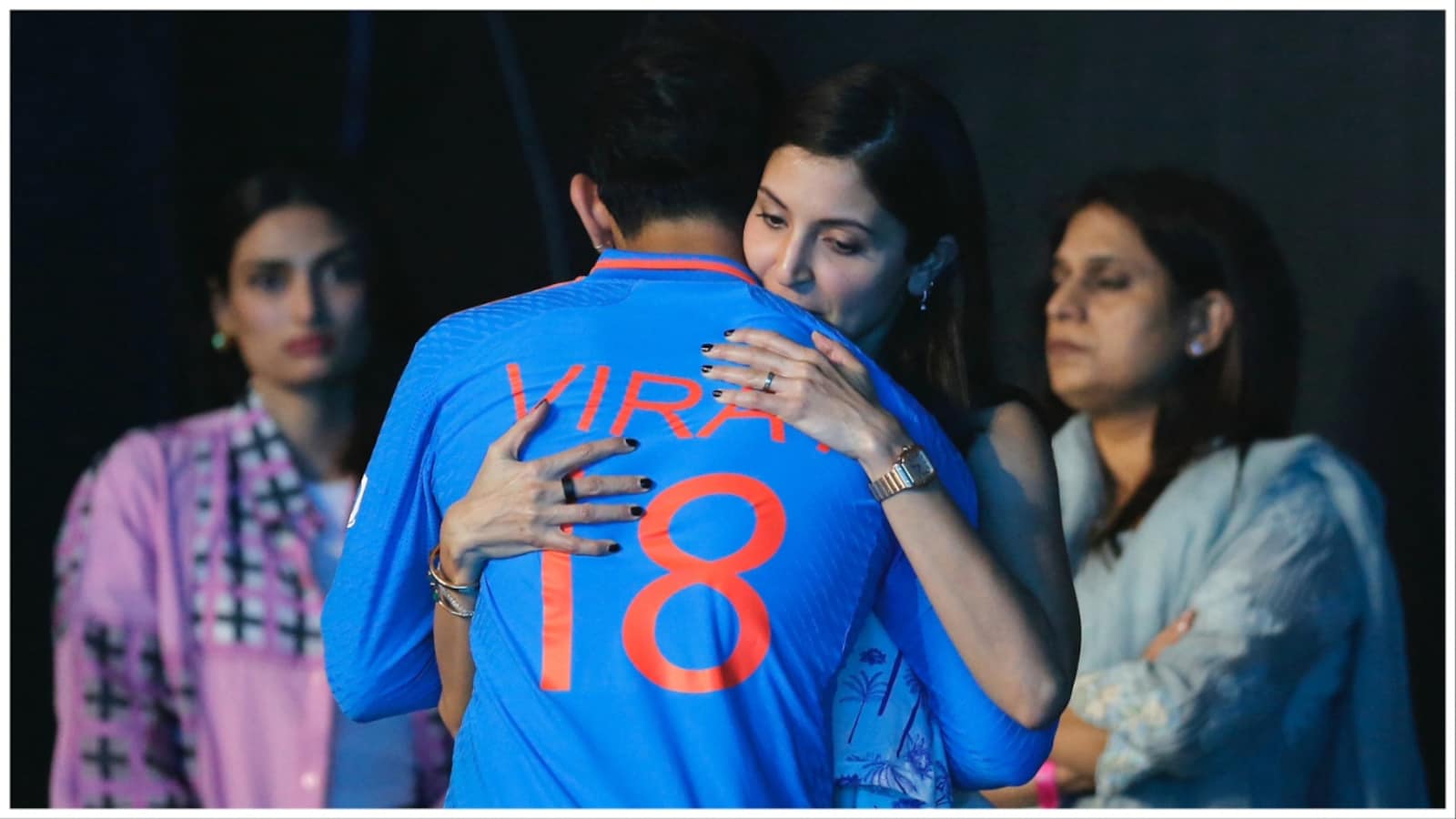 1600x900 Anushka Sharma hugs Virat Kohli after