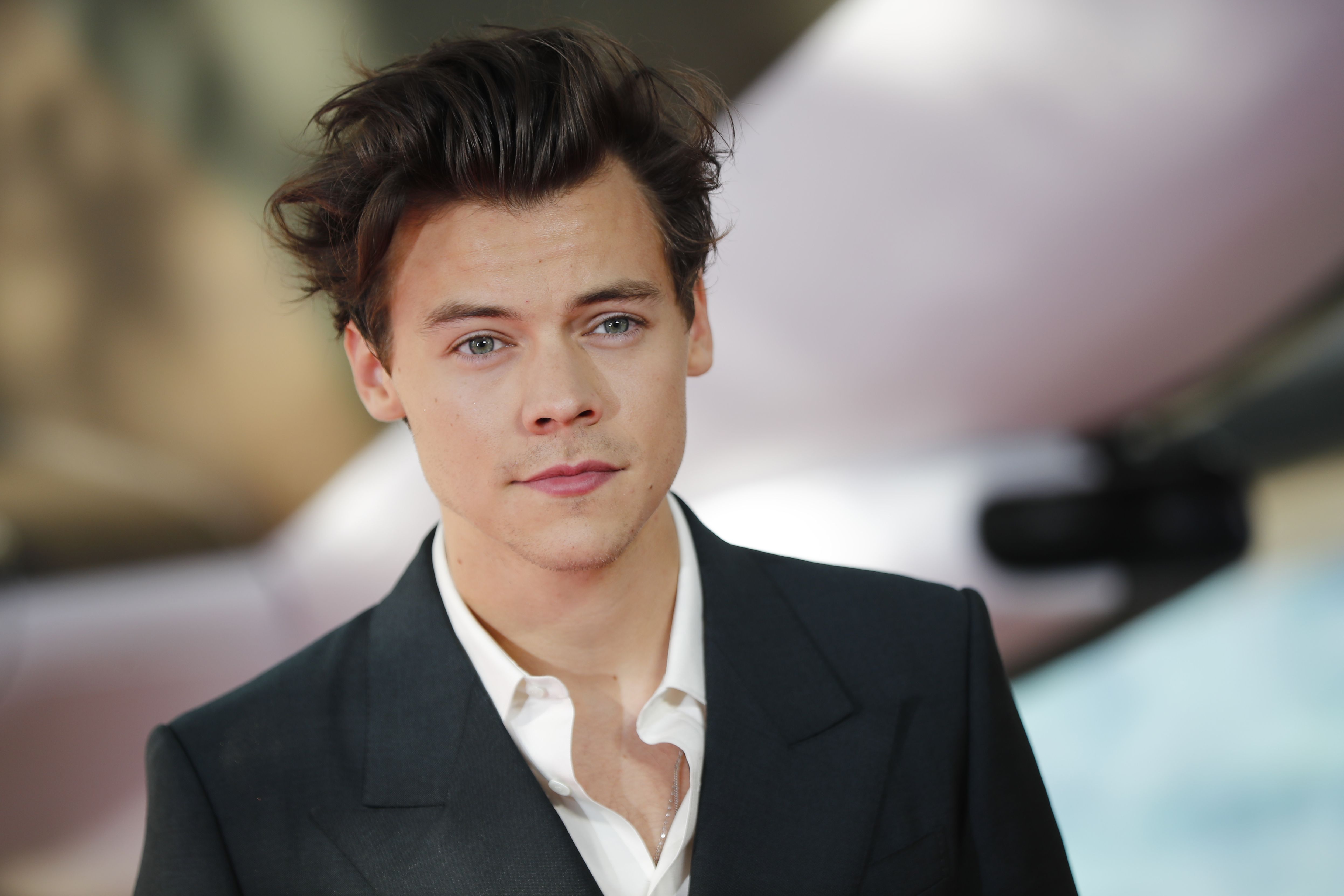 4986x3324 English Singer Music Harry Styles
