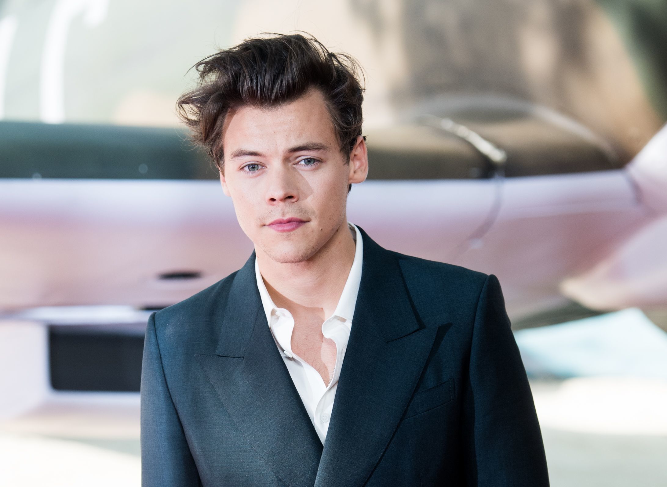 2184x1596 English Singer Music Harry Styles