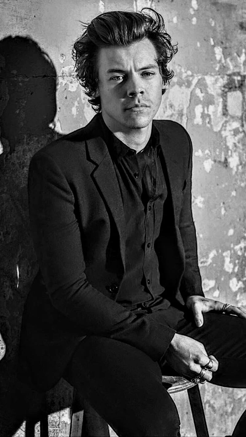 800x1423 Harry Styles, black and white, suit
