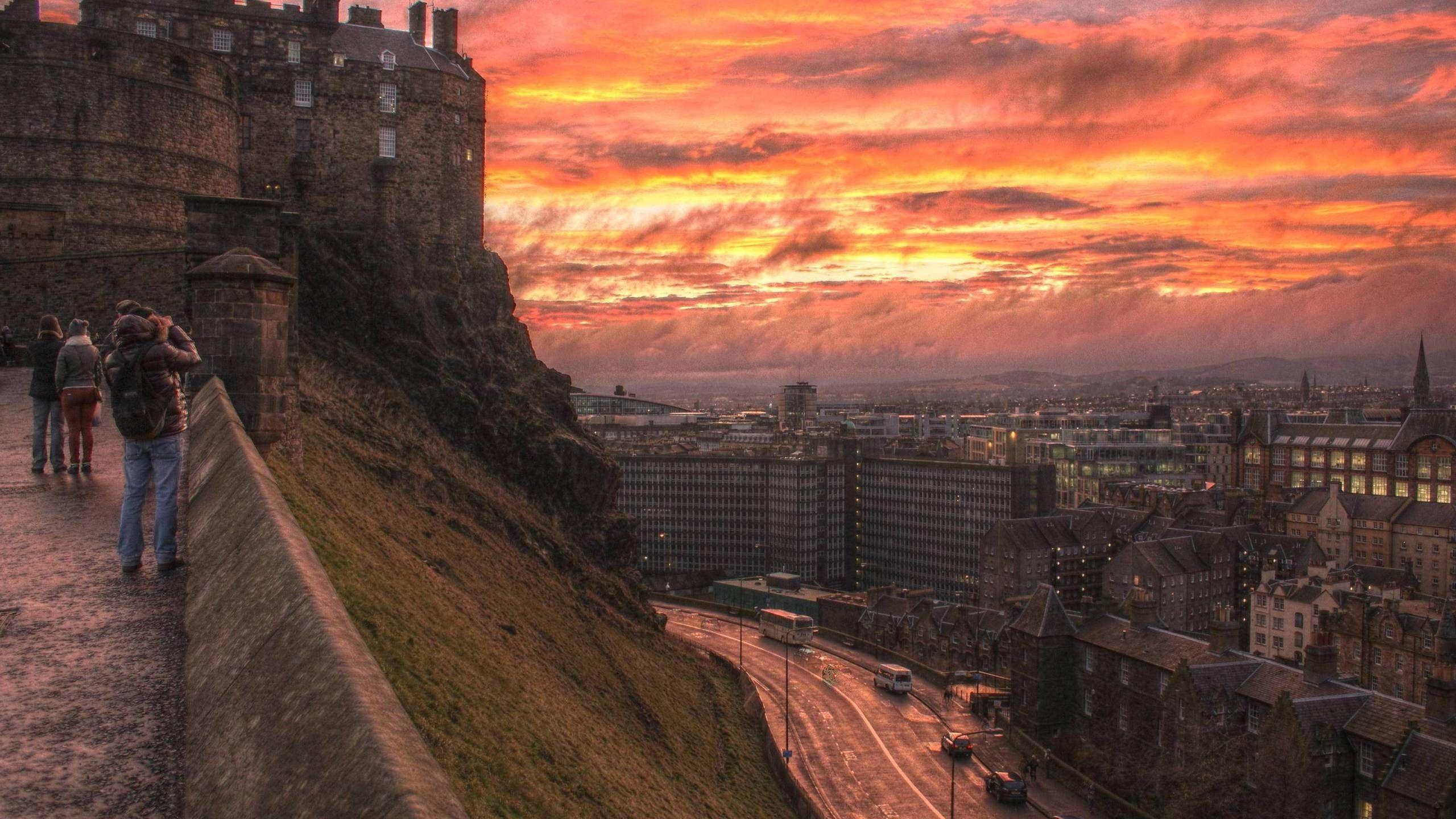2560x1440 sky city sunset edinburgh scotland building