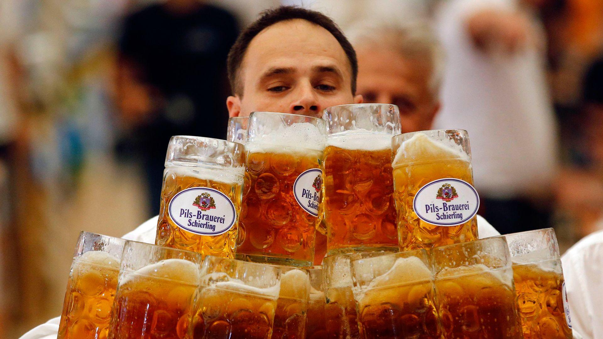 1920x1080 Germany's Oliver Struempfel Smashes Beer Carrying Record