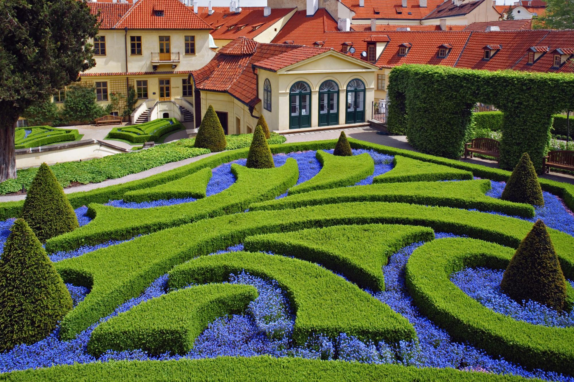 2000x1333 Garden Wallpaper HD