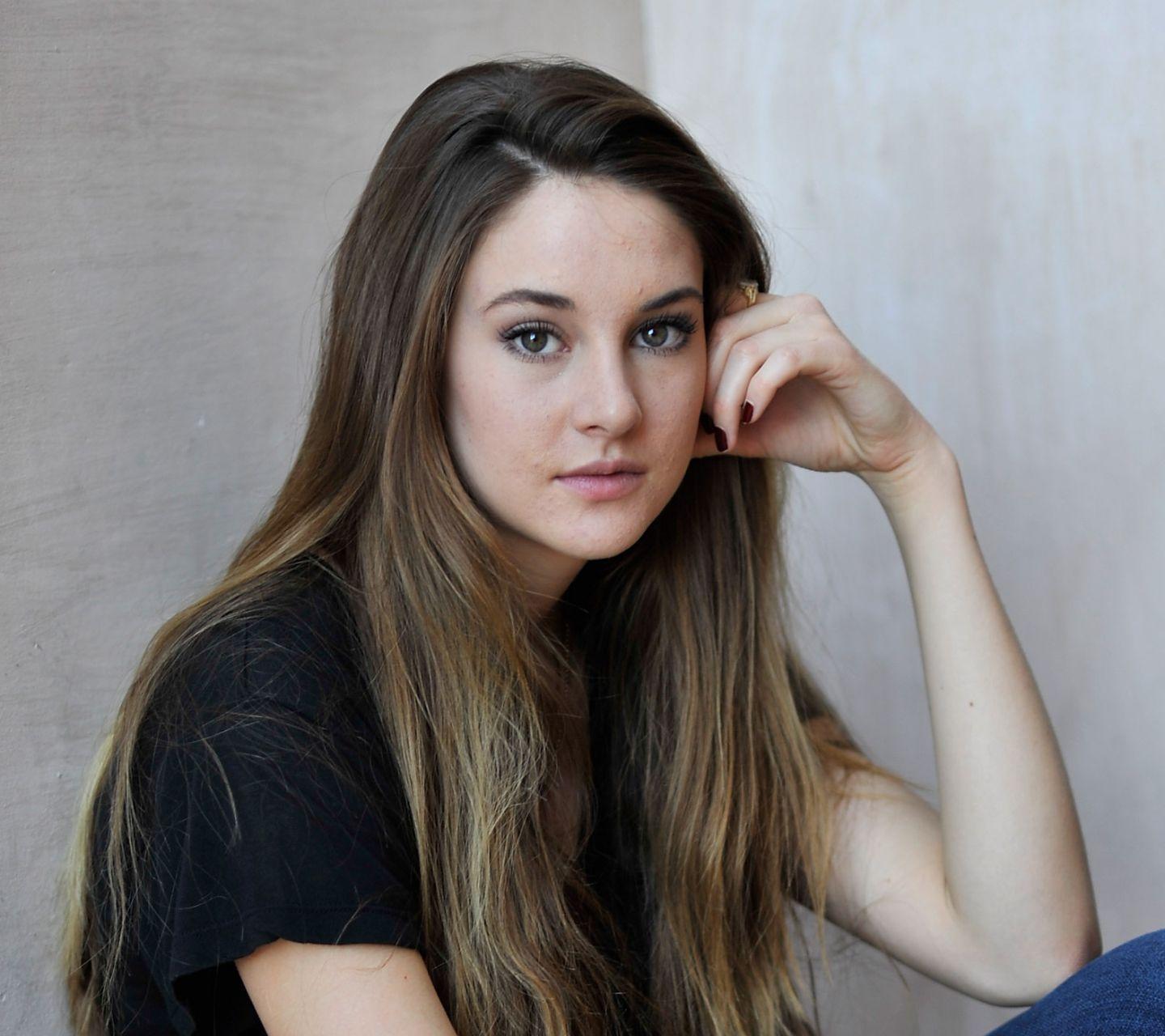 1440x1280 Celebrity Shailene Woodley (1440x1280) Wallpaper