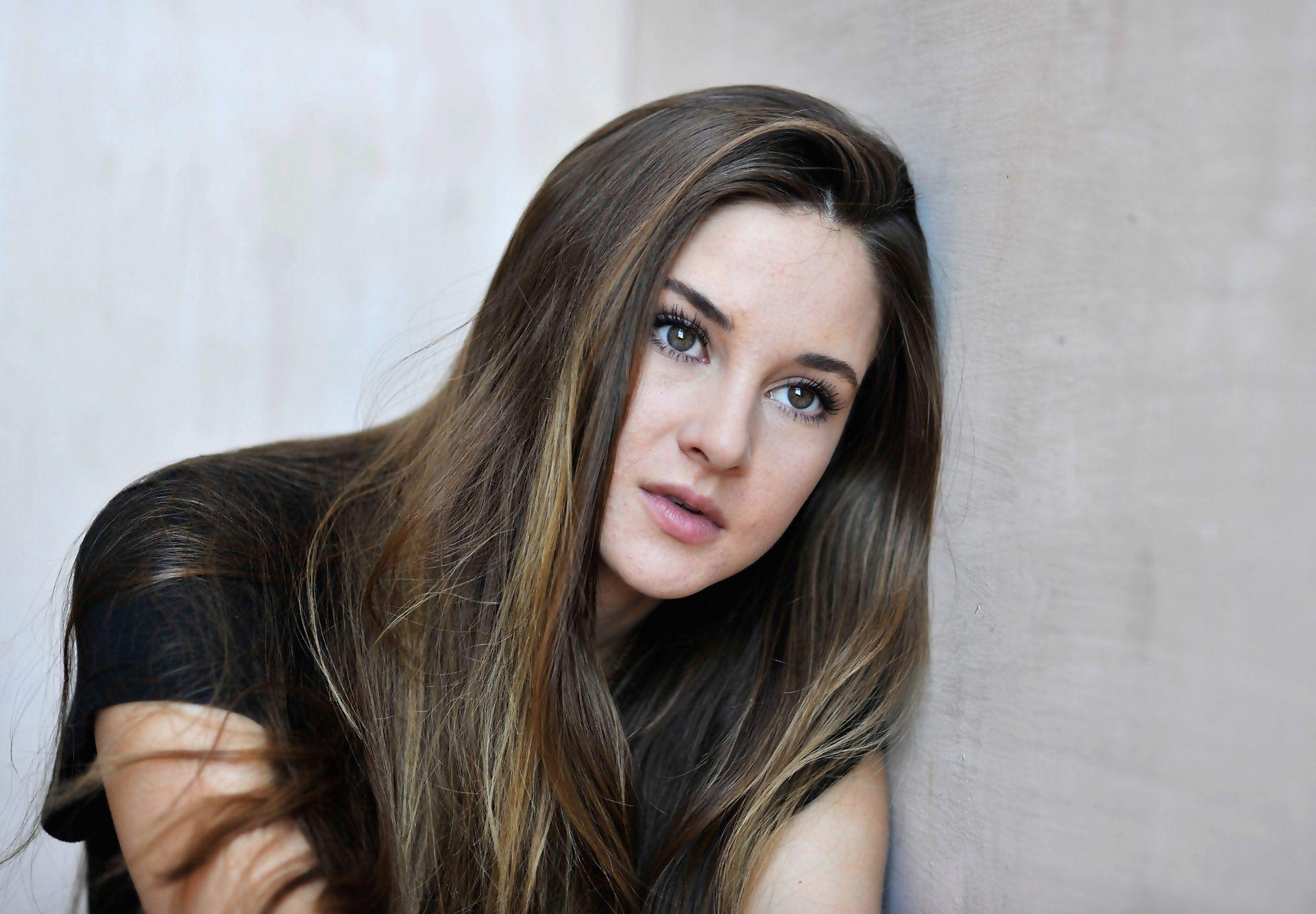 1920x1333 Shailene Woodley Wallpaper High Quality