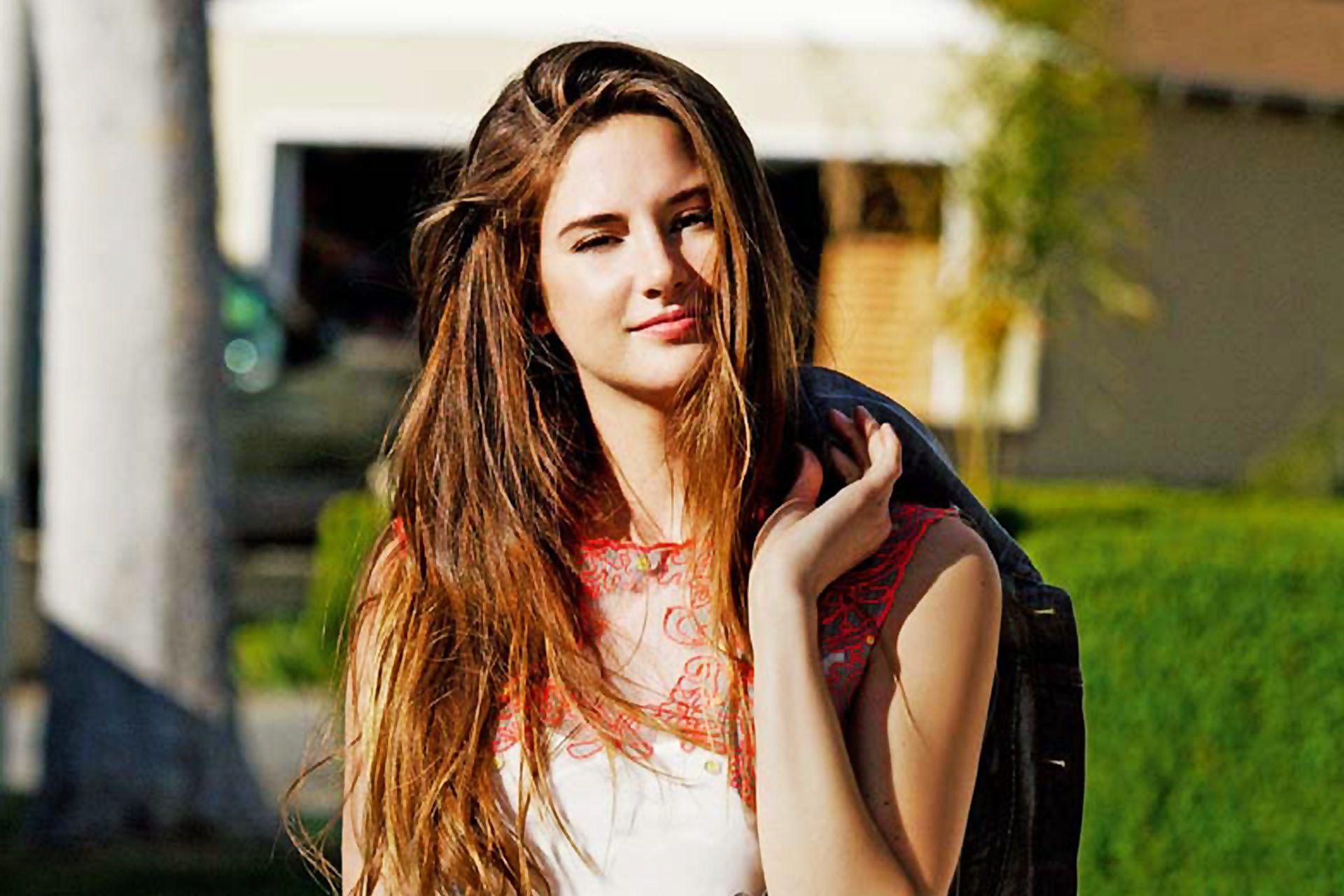 1920x1280 Shailene Woodley HD Wallpaper for desktop download