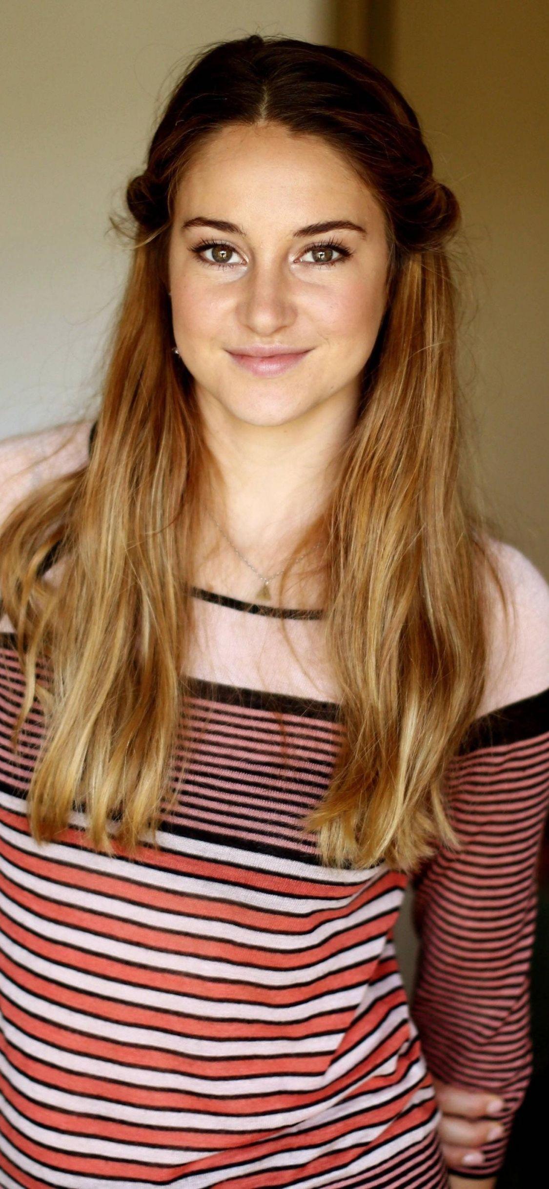 1125x2436 Download 1125x2436 wallpaper celebrity, smile, shailene