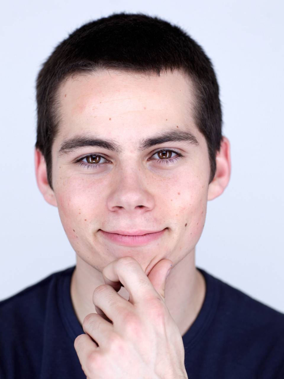 960x1280 Dylan O Brien Wallpaper