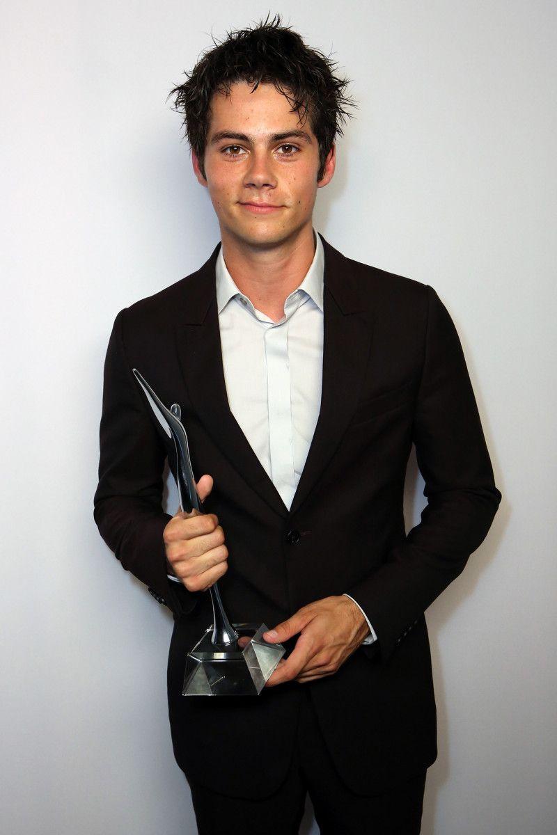 800x1200 Dylan OBrien wallpaper