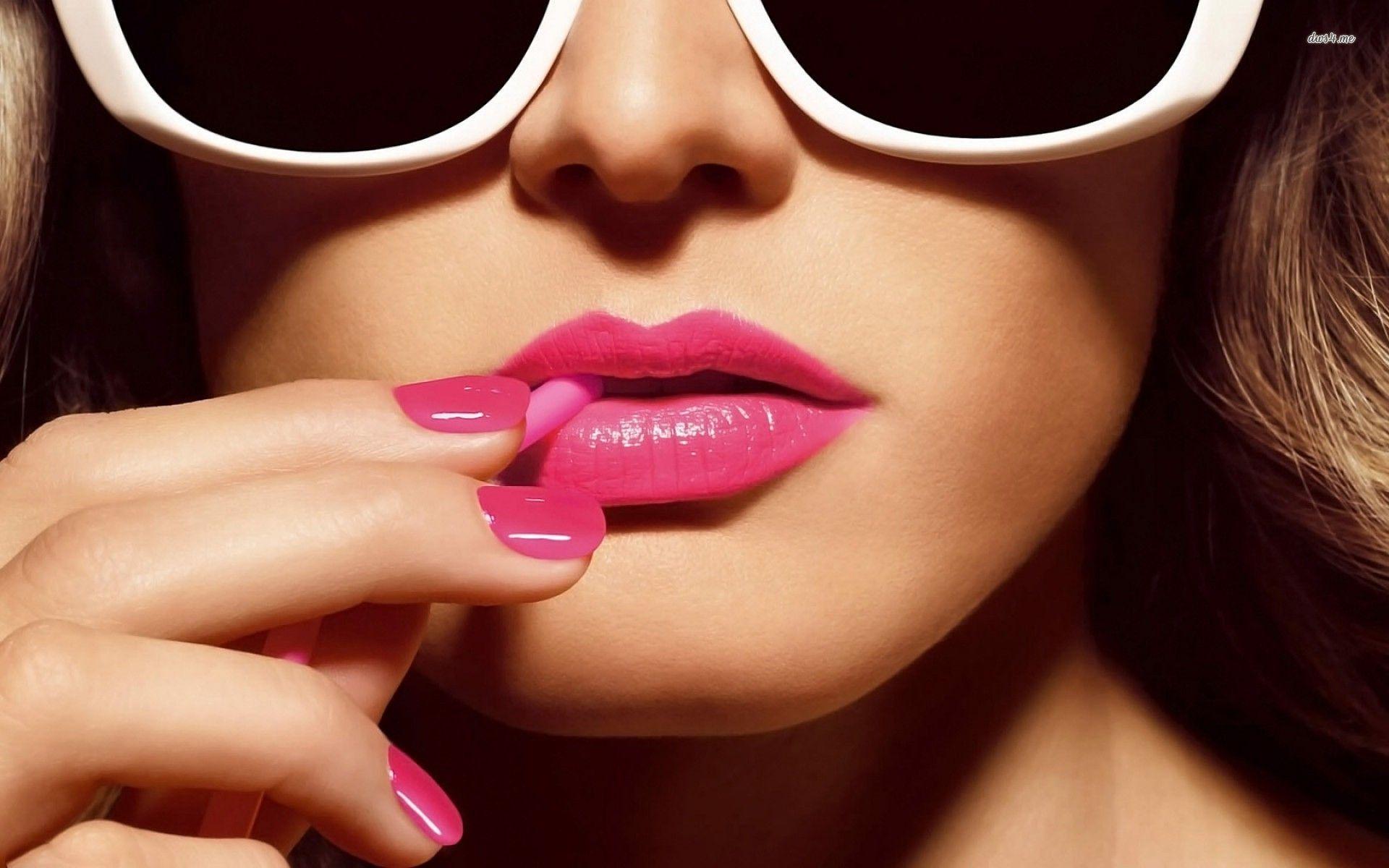 1920x1200 Woman with pink lipstick and matching nailpolish wallpaper