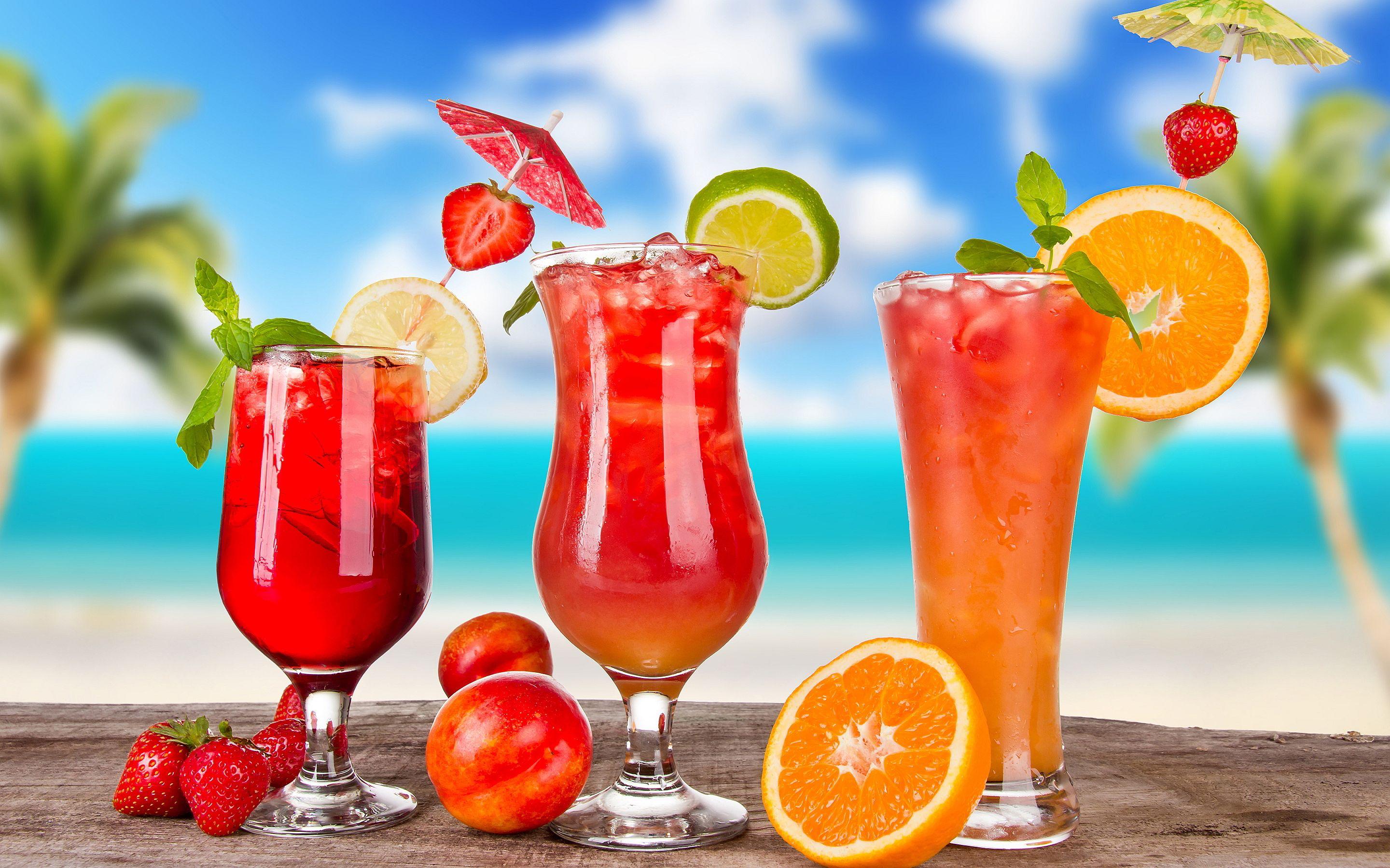 2880x1800 Orange strawberry peach cocktails