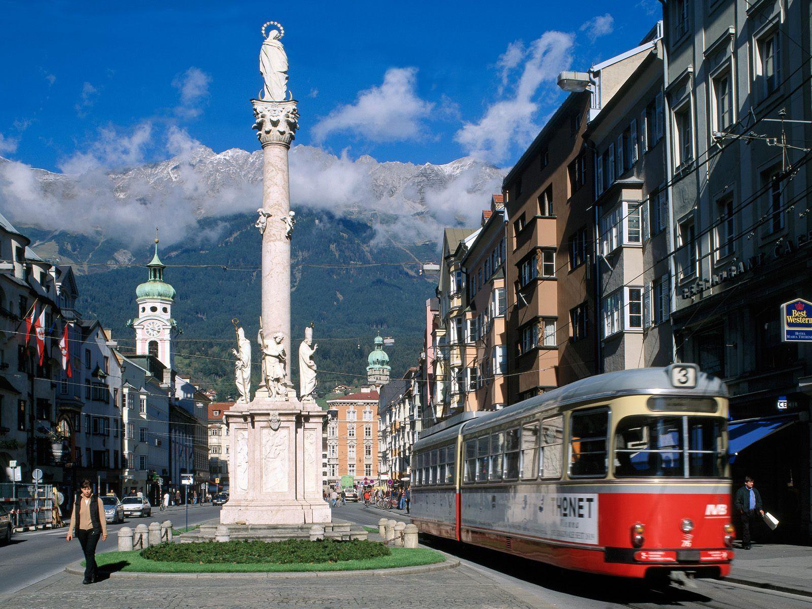 1600x1200 Maria Theresa Strasse, Innsbruck, Austria wallpaper