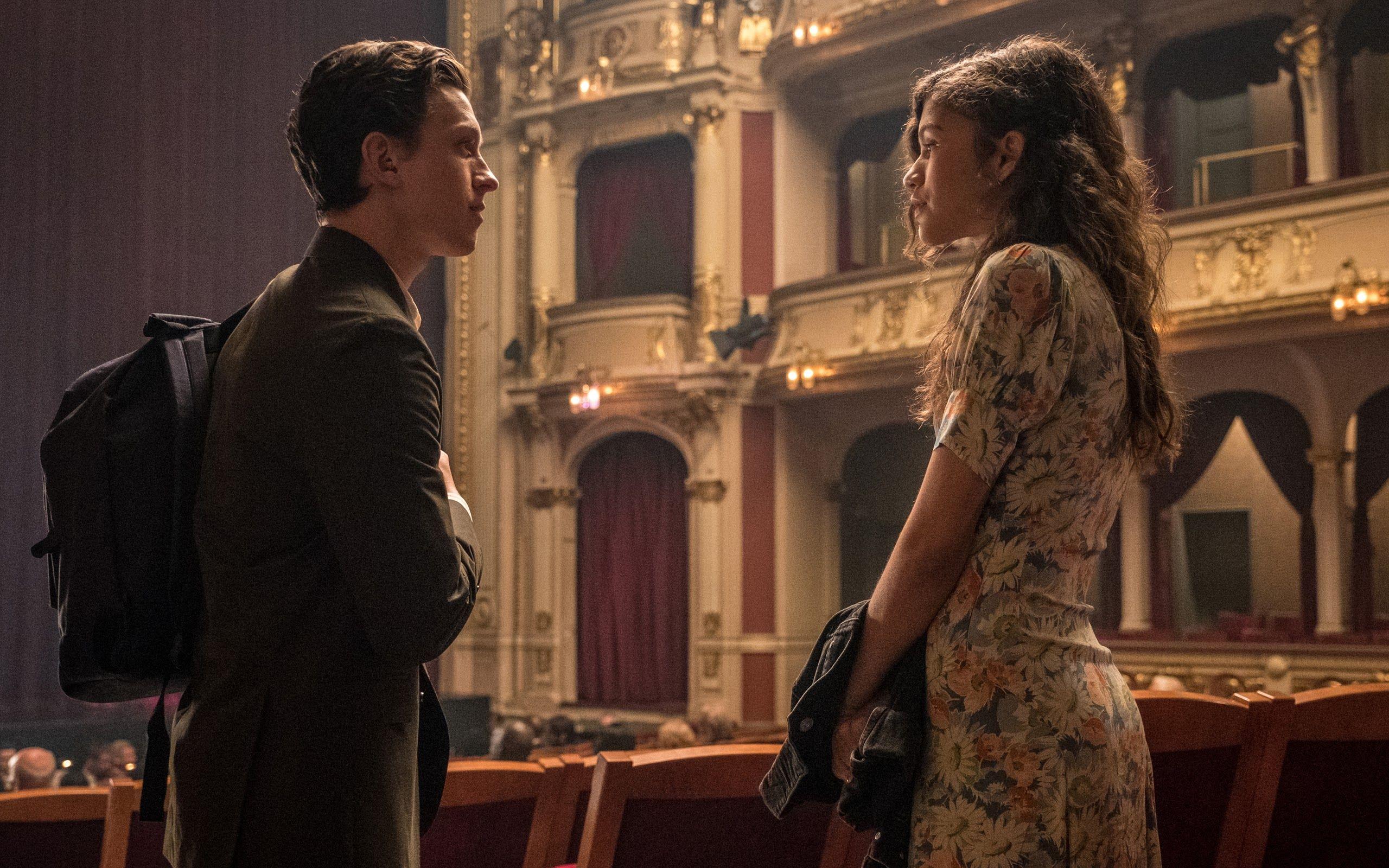 2560x1600 Spider Man Far From Home Peter Parker MJ 8K Wallpaper