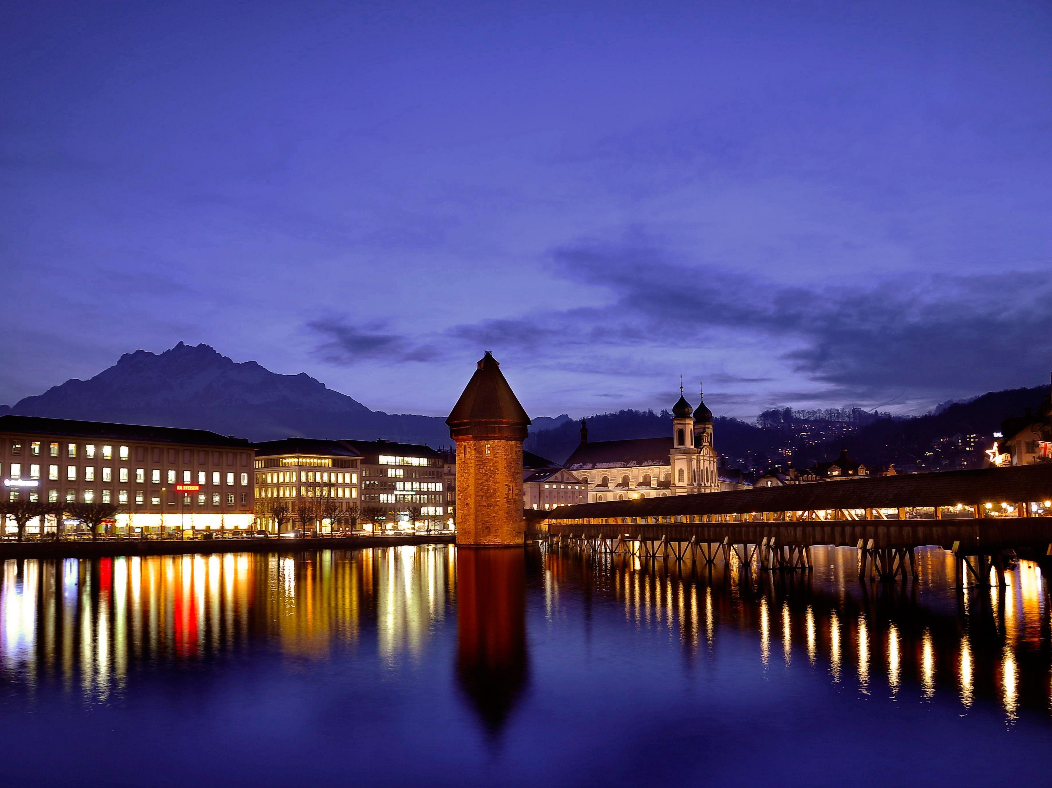 Trang trí desktop với những hình nền Lucerne đẹp nhất - Tận hưởng vẻ đẹp tuyệt đẹp của thành phố Lucerne, thị trấn ven hồ nằm trong khung cảnh tuyệt đẹp của Thụy Sĩ. Hình ảnh liên quan sẽ mang lại cho bạn những cảm xúc tuyệt vời khi sử dụng máy tính.