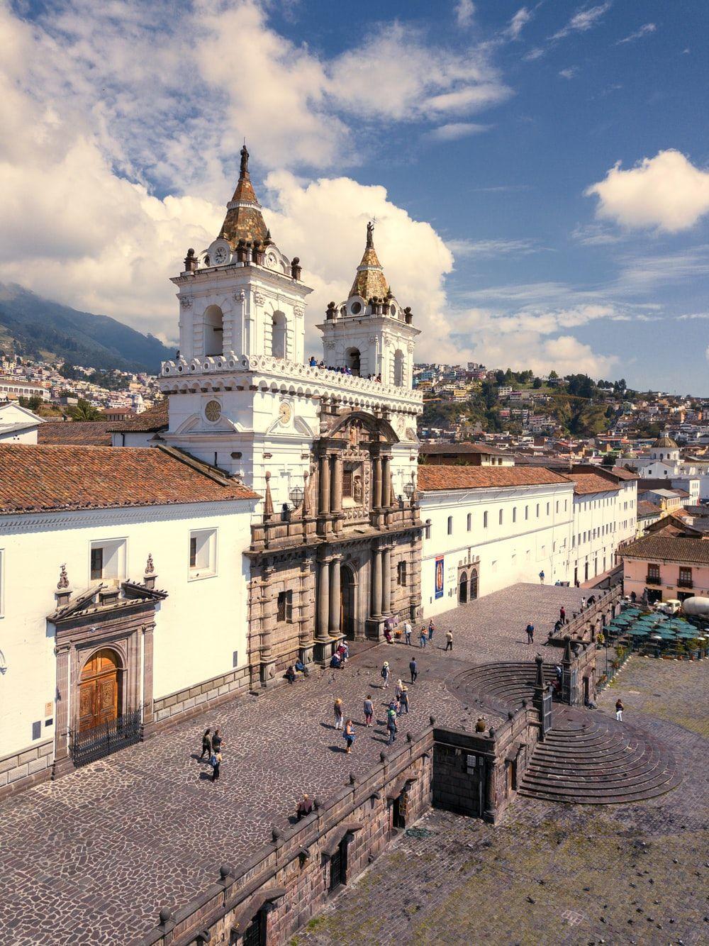 1000x1334 Bolivar Y Cuenca, Quito 170401, Ecuador, Hình ảnh Quito