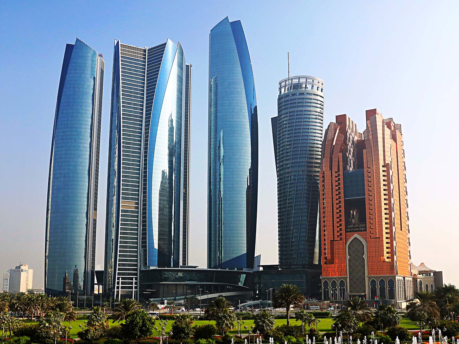 1600x1200 Abu Dhabi Wonderful Buildings #Wallpaper