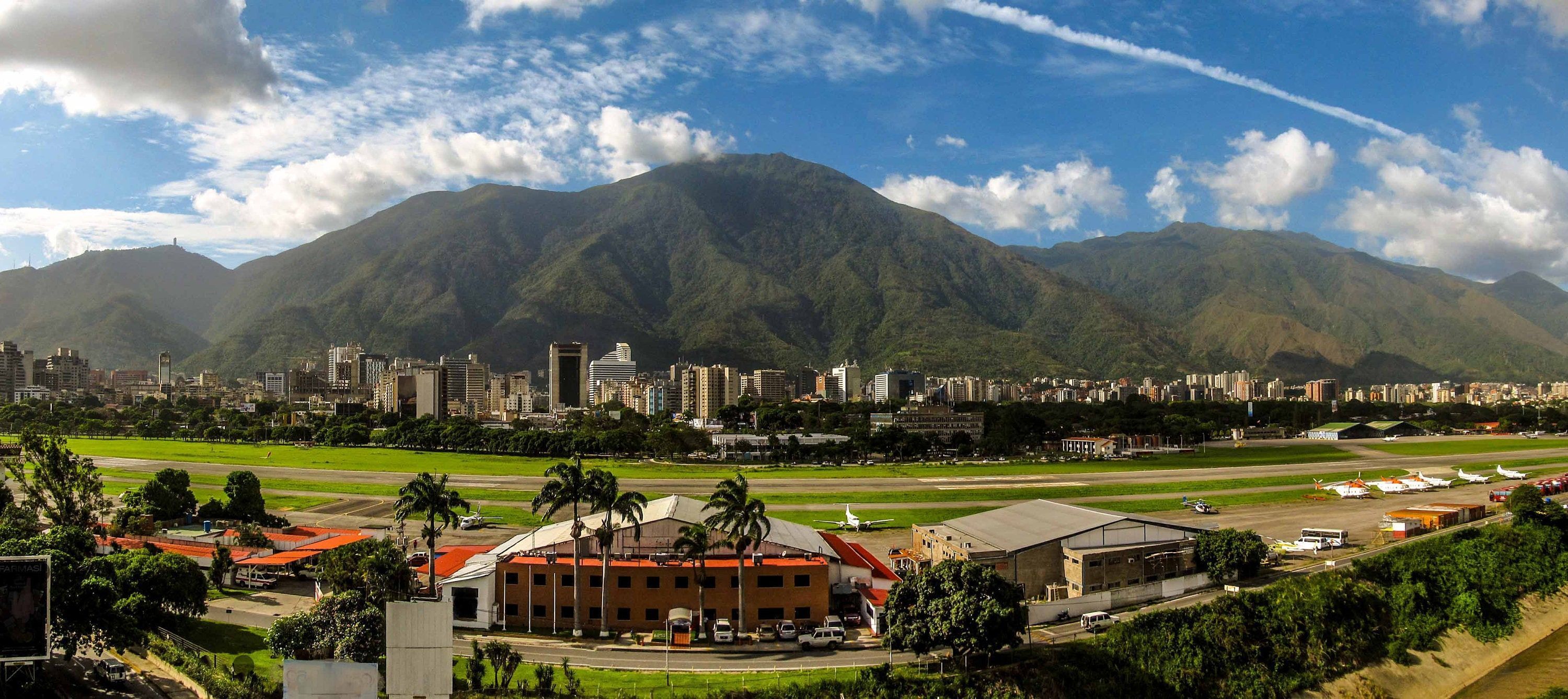 3000x1338 Caracas With the Avila Mountain
