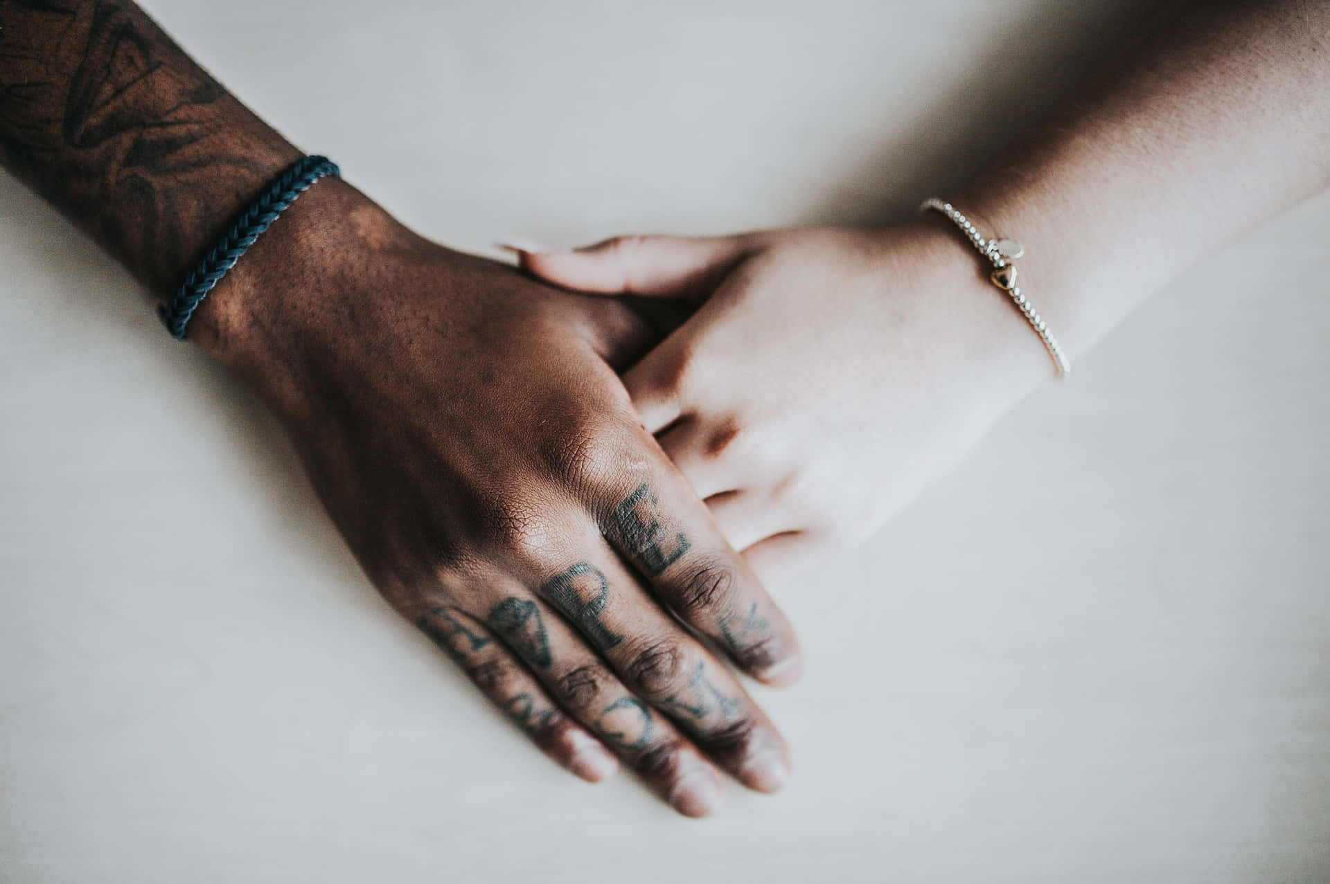 1920x1277 Holding Hands Wallpaper