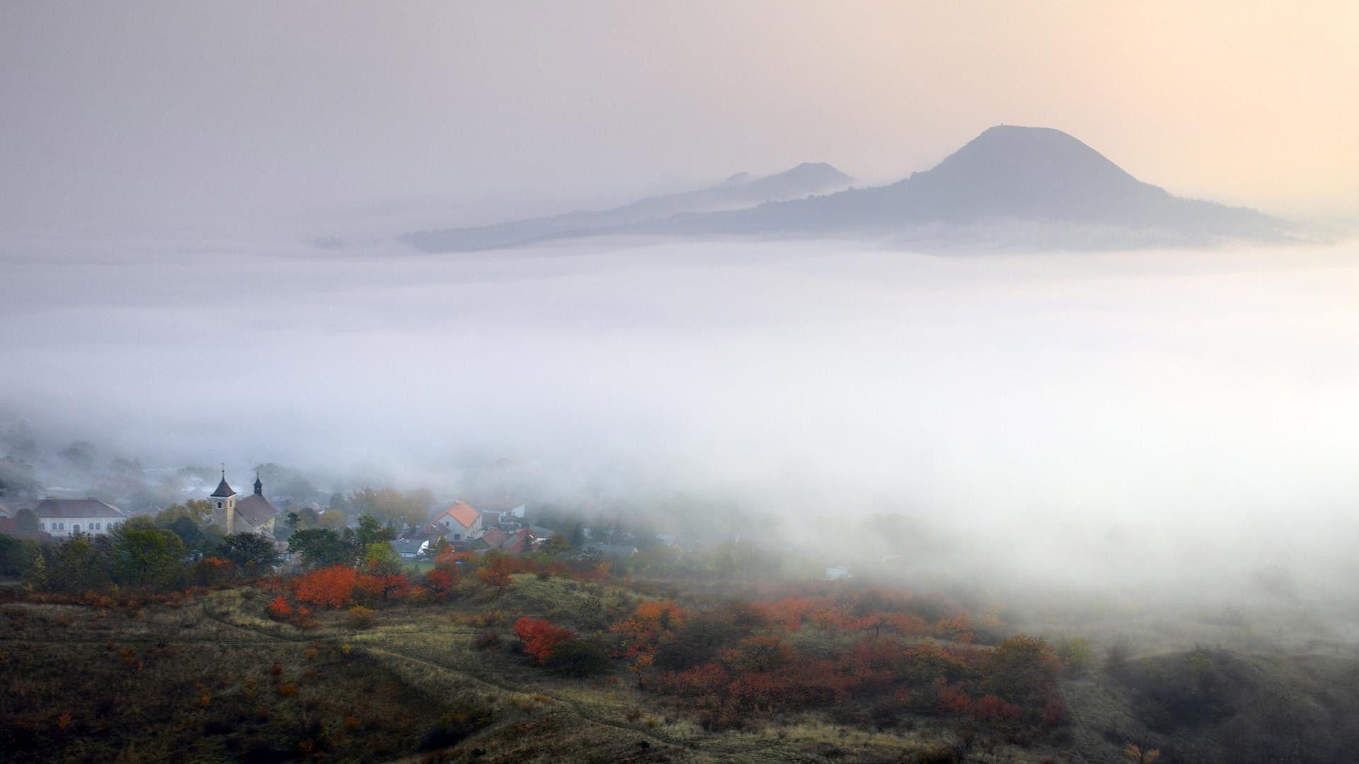 1920x1080 Czech republic countryside in fog wallpaper